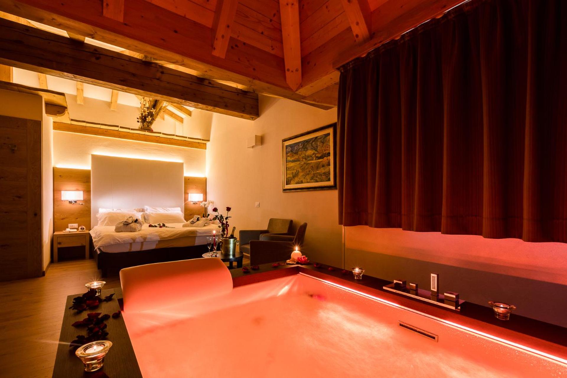 Suite with Spa Bath photo 2