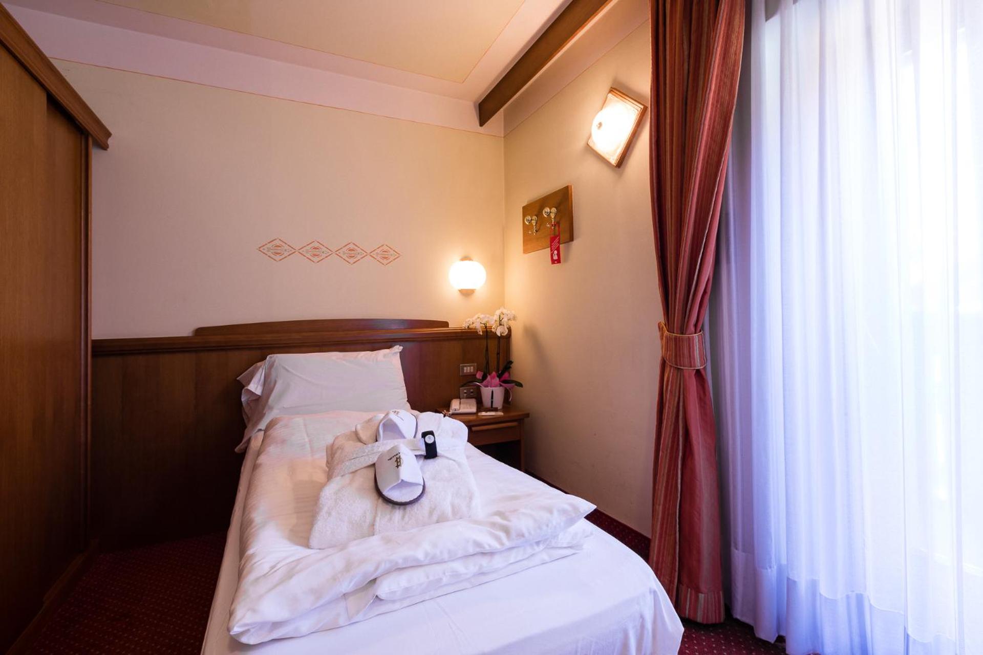 Basic Single Room photo 2
