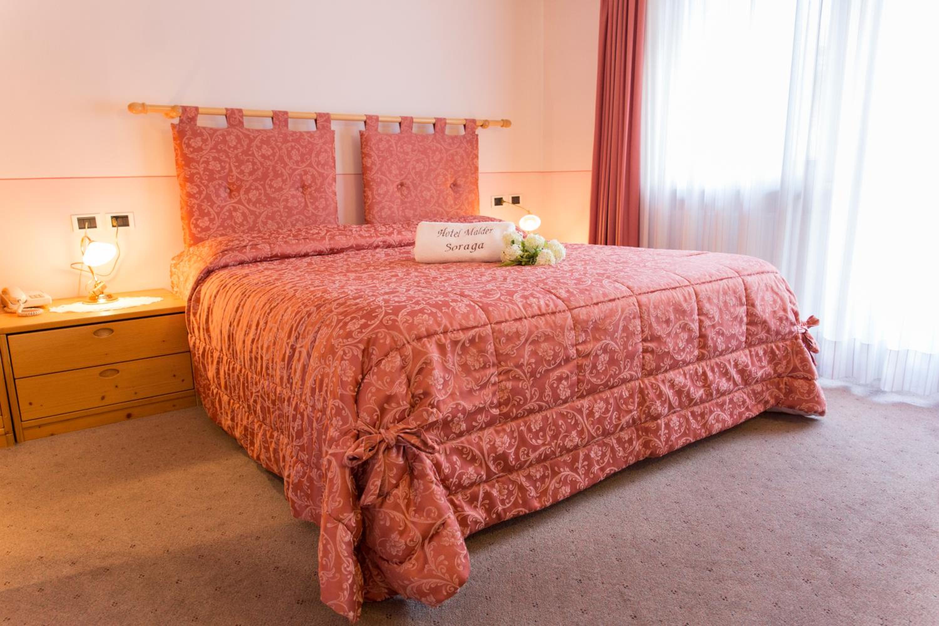 Double or Twin Room with Mountain View