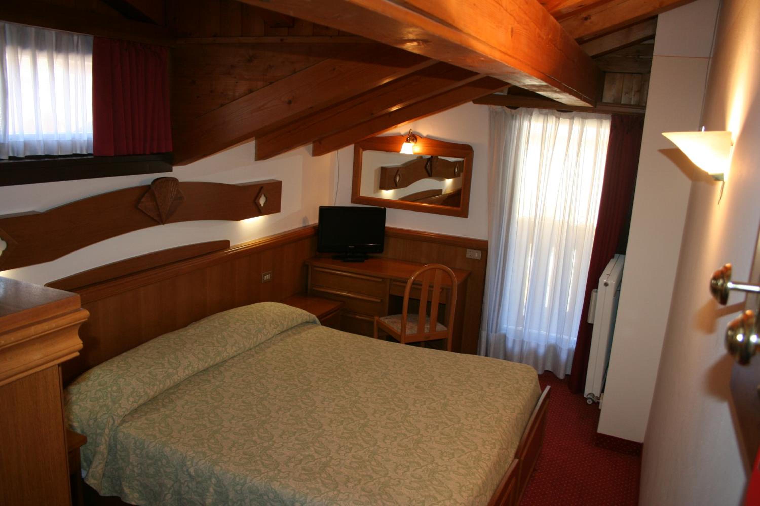 Economy Double Room photo 2
