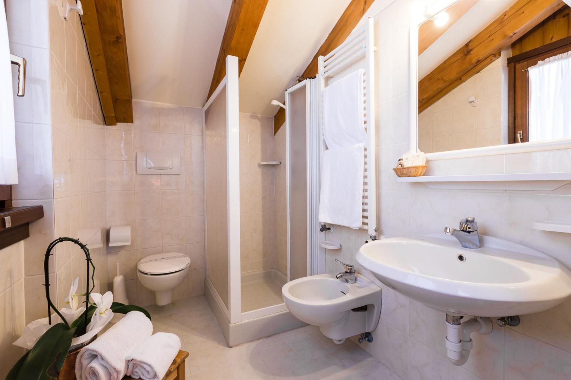 Standard Double or Twin Room photo 3