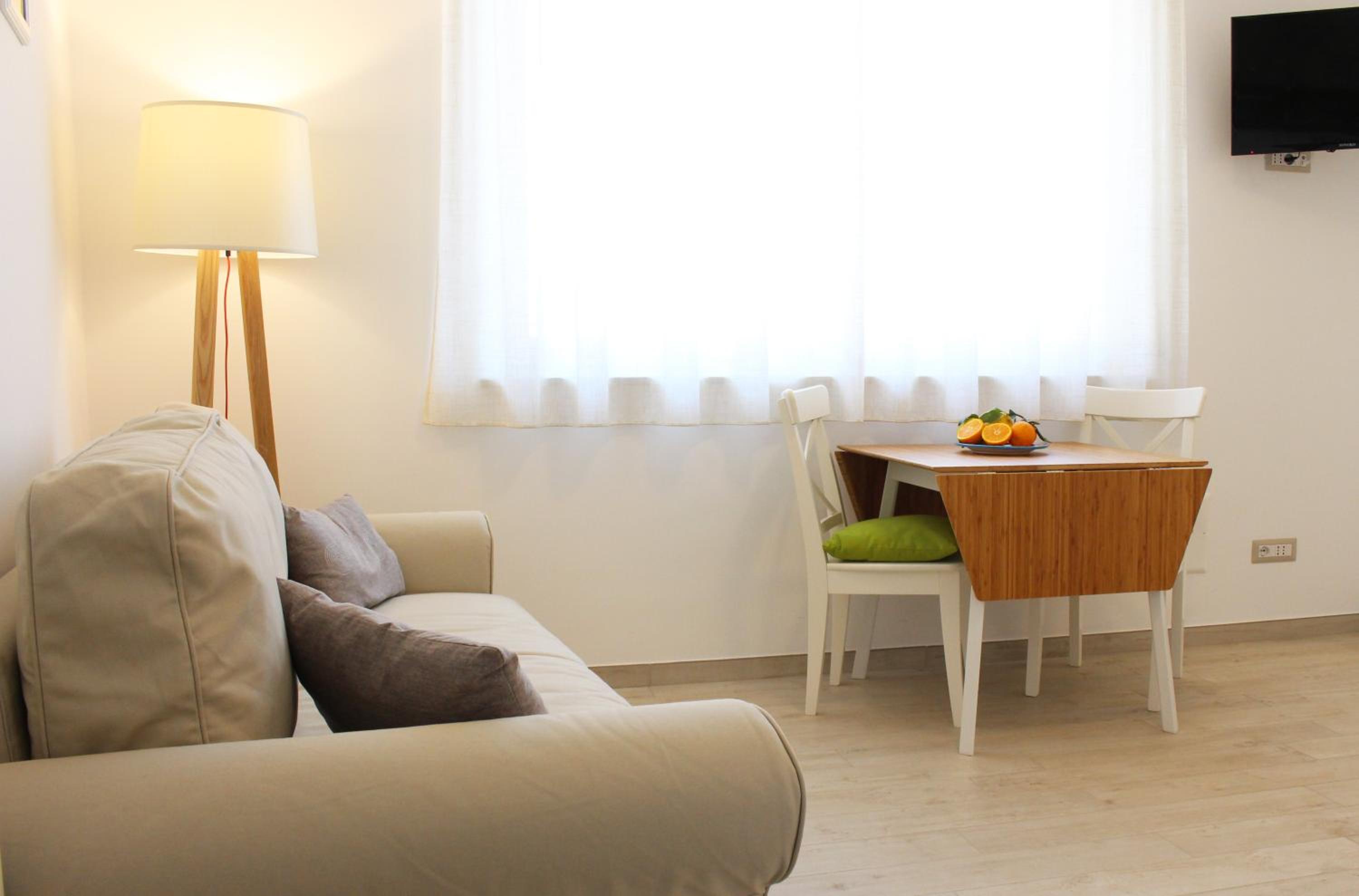 One-Bedroom Apartment photo 1