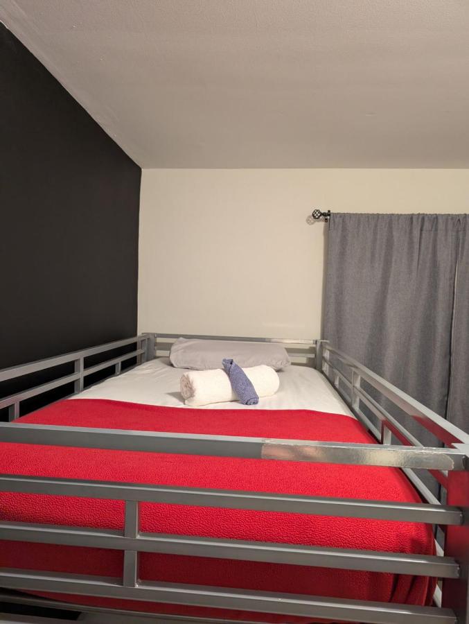 Basic triple room with Shared bathroom