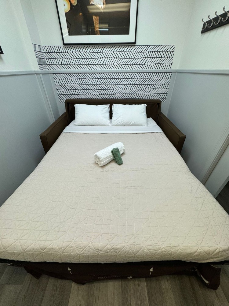 Single room with Shared bathroom