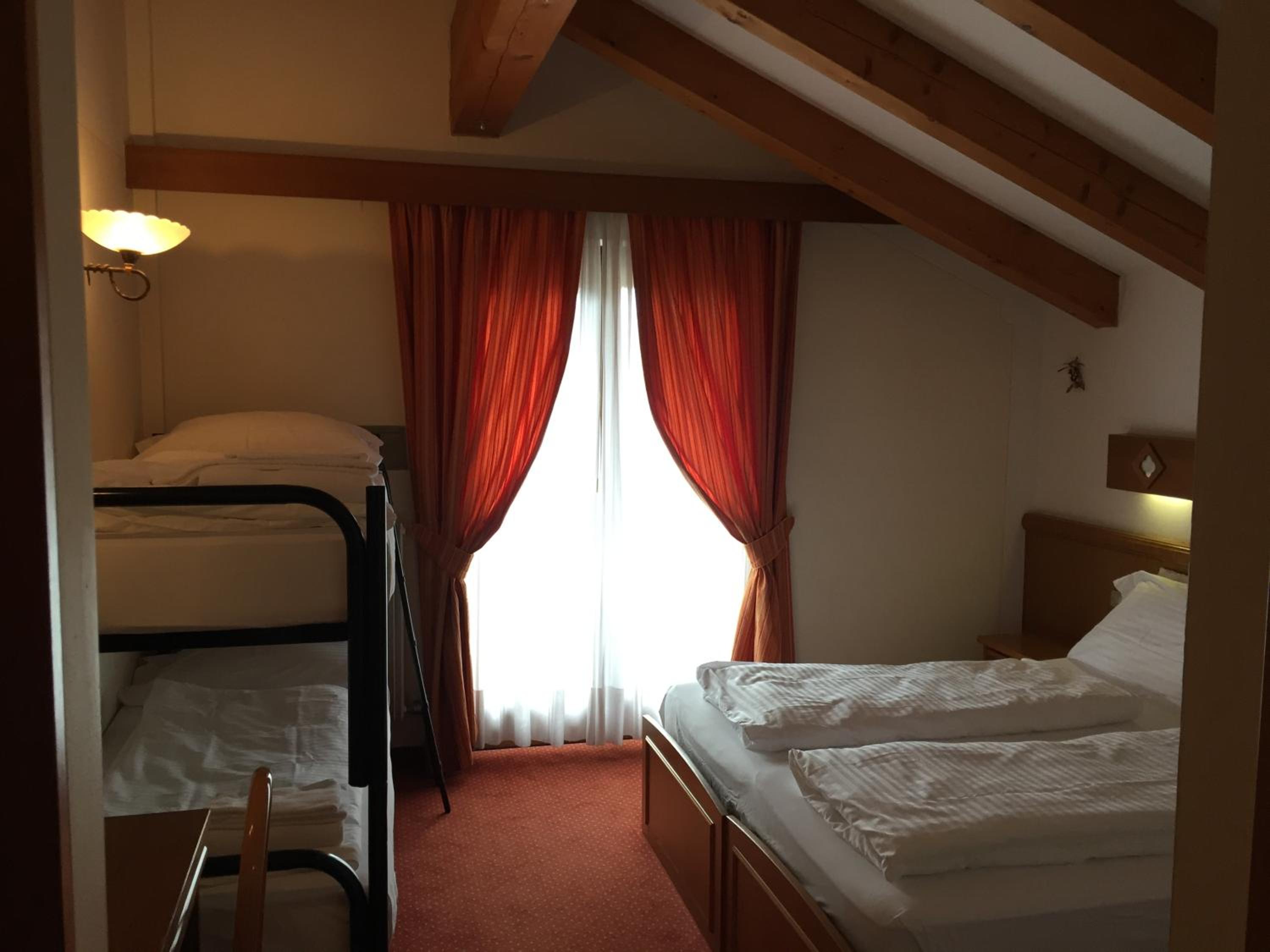 Economy Quadruple Room photo 2