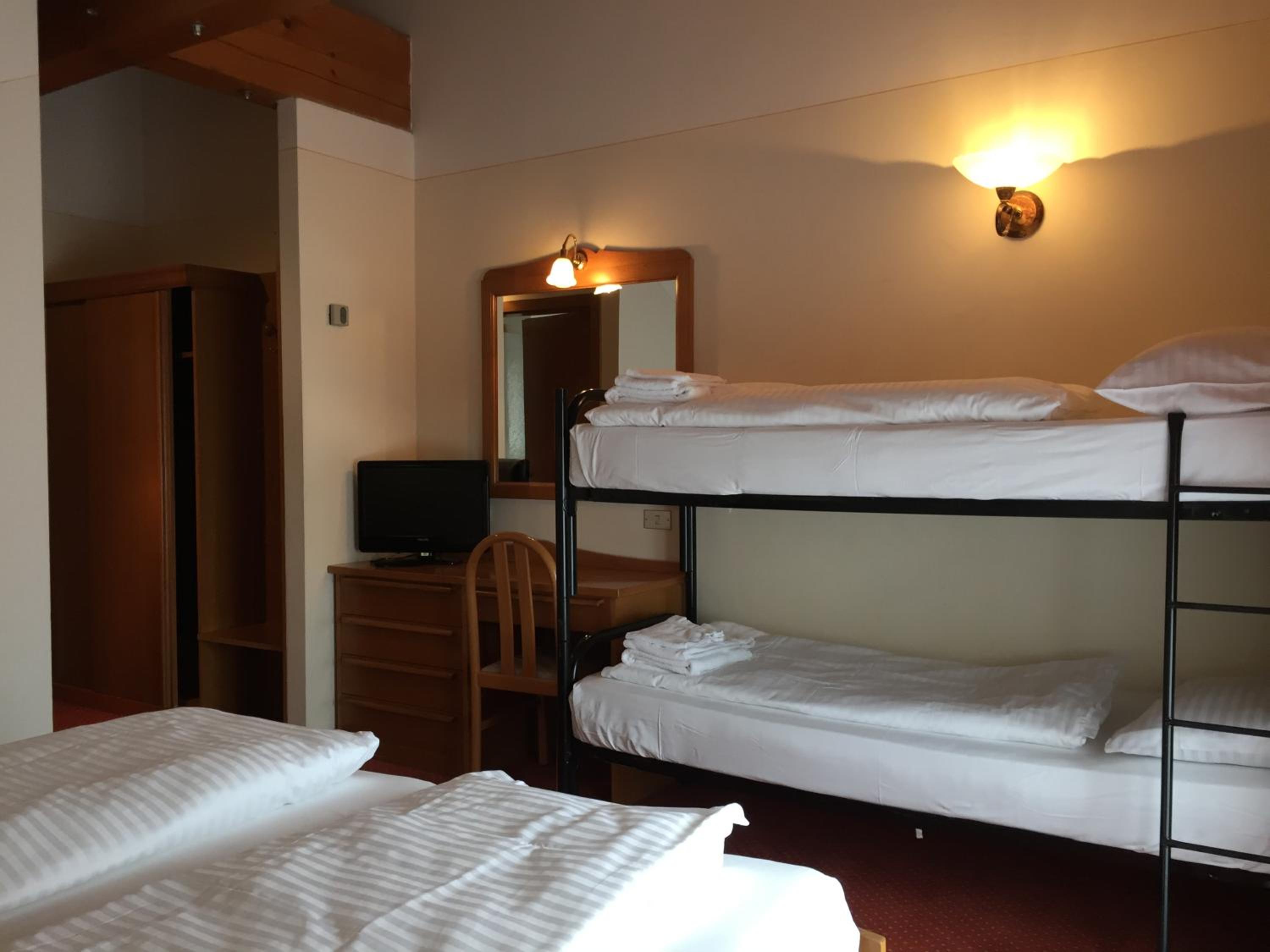 Economy Quadruple Room photo 1