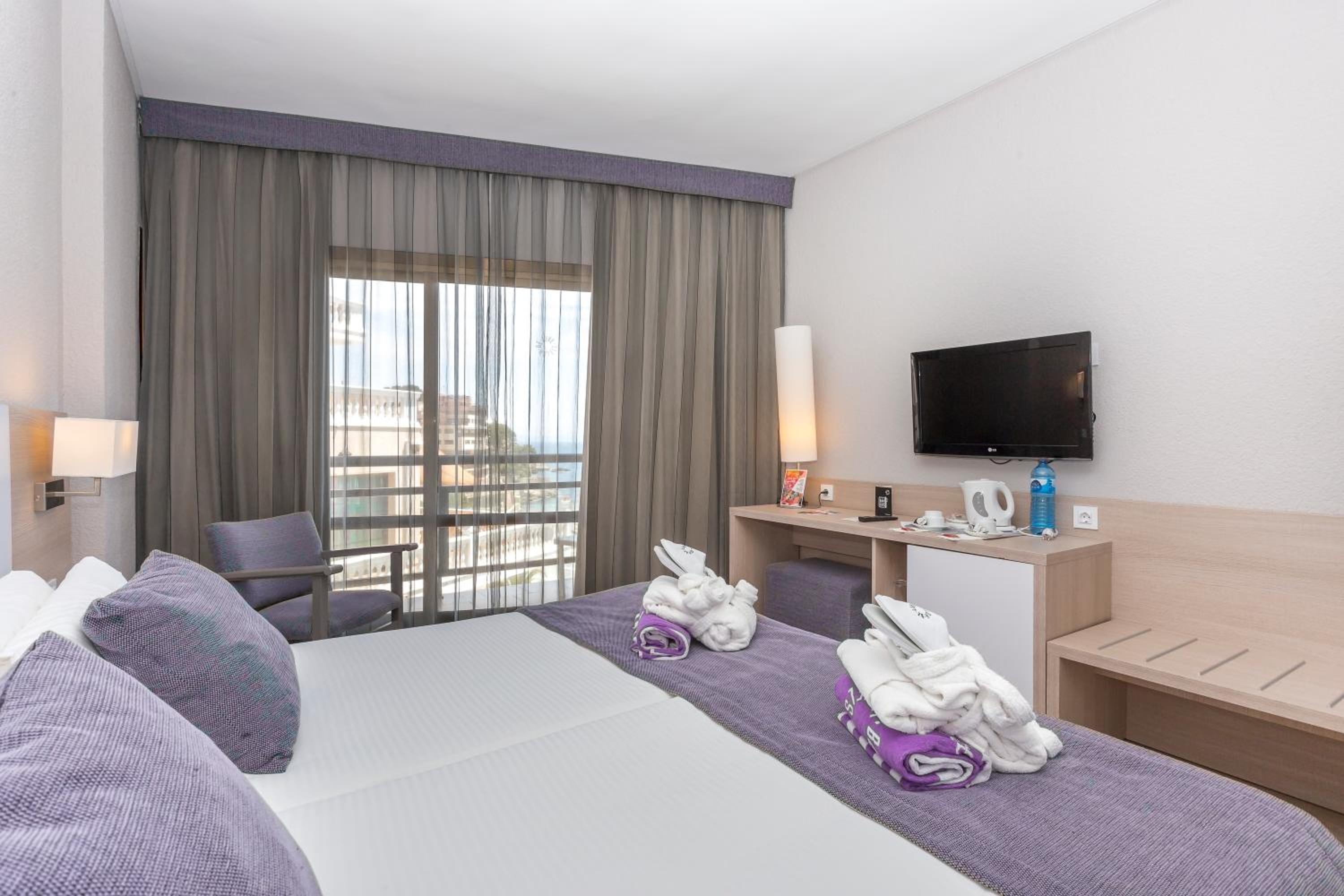 Superior Double Or Twin Room With Sea View - Photo 3