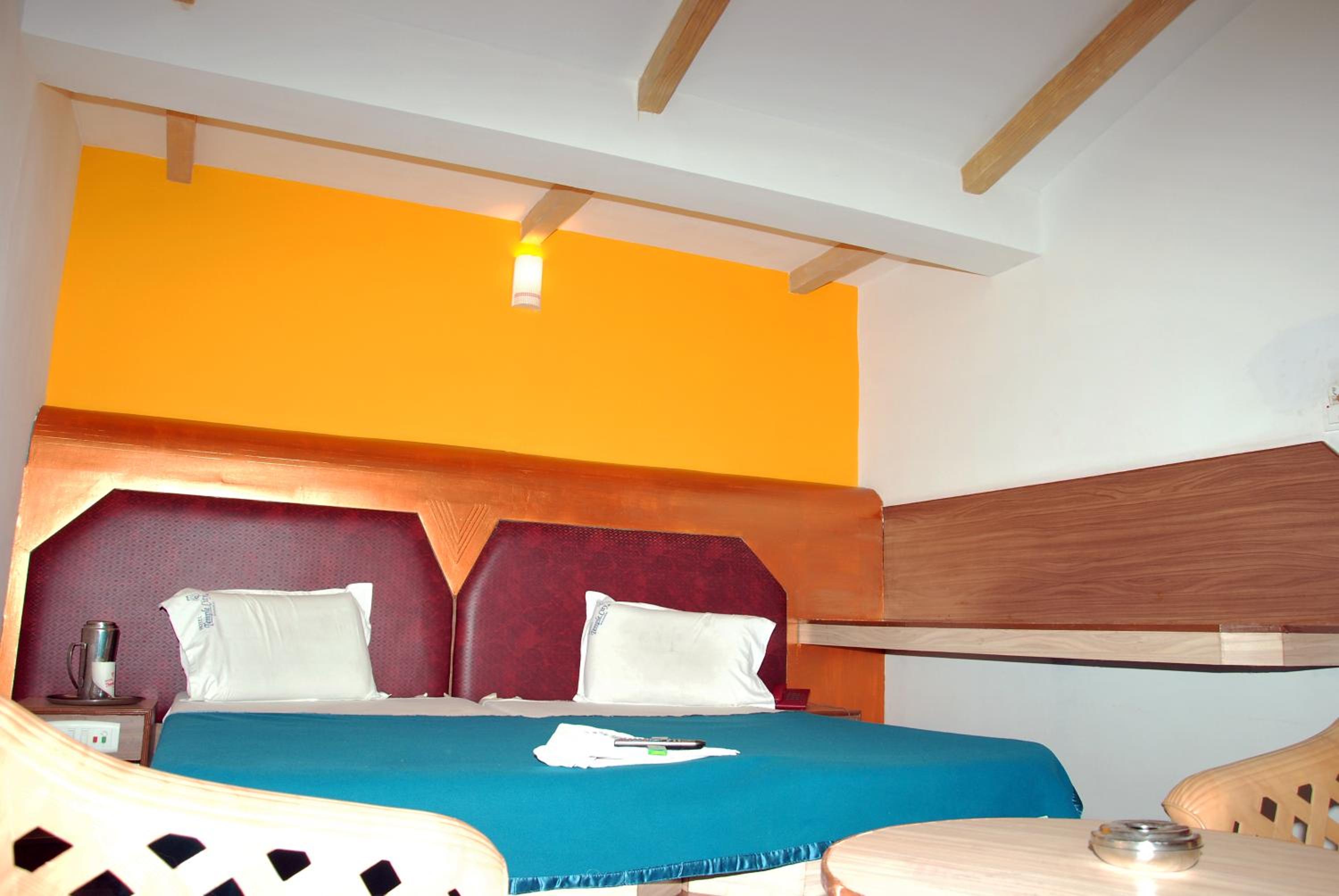 Deluxe Room - Photo 6