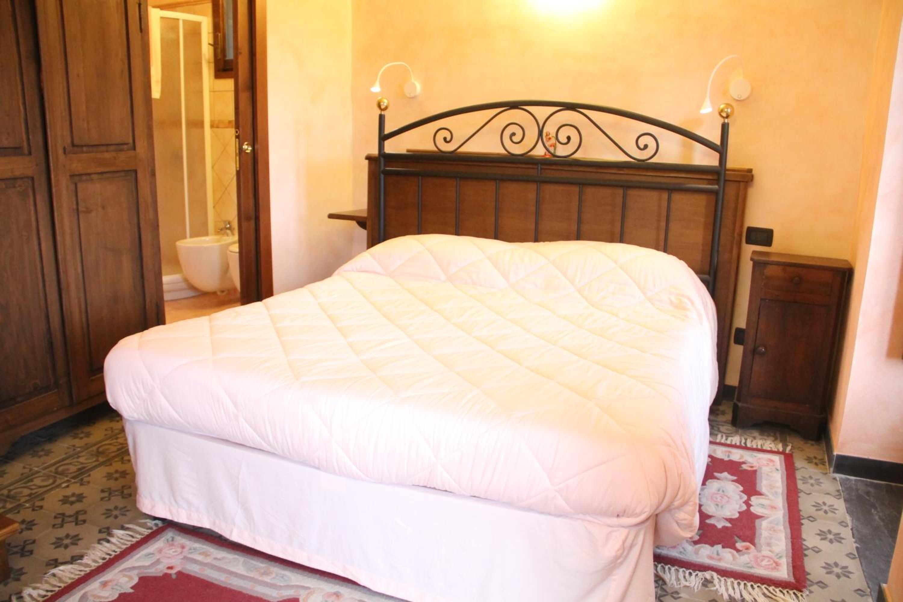 Deluxe Double Room with Balcony - Photo 1