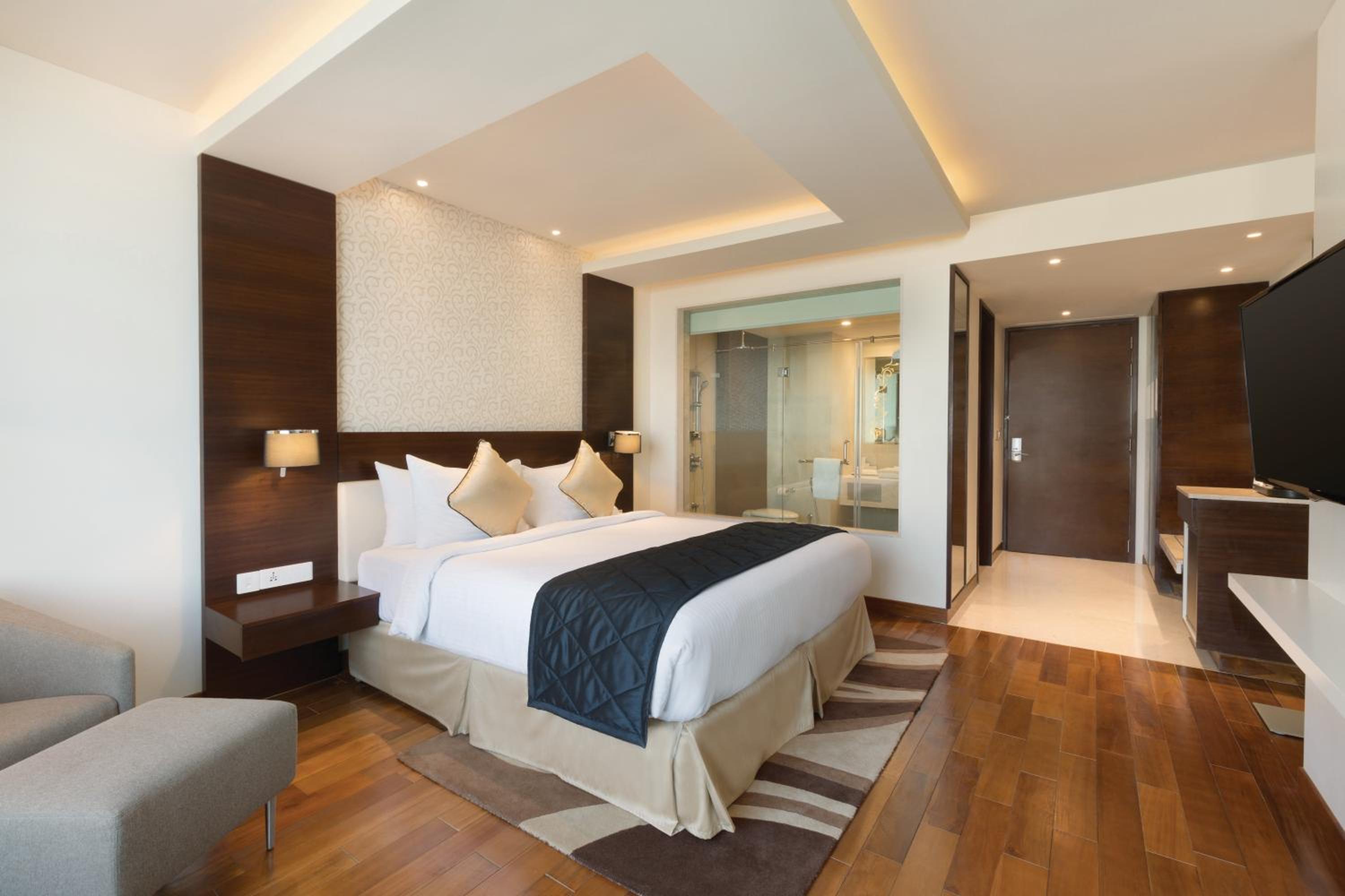 Deluxe King Room - Photo 3