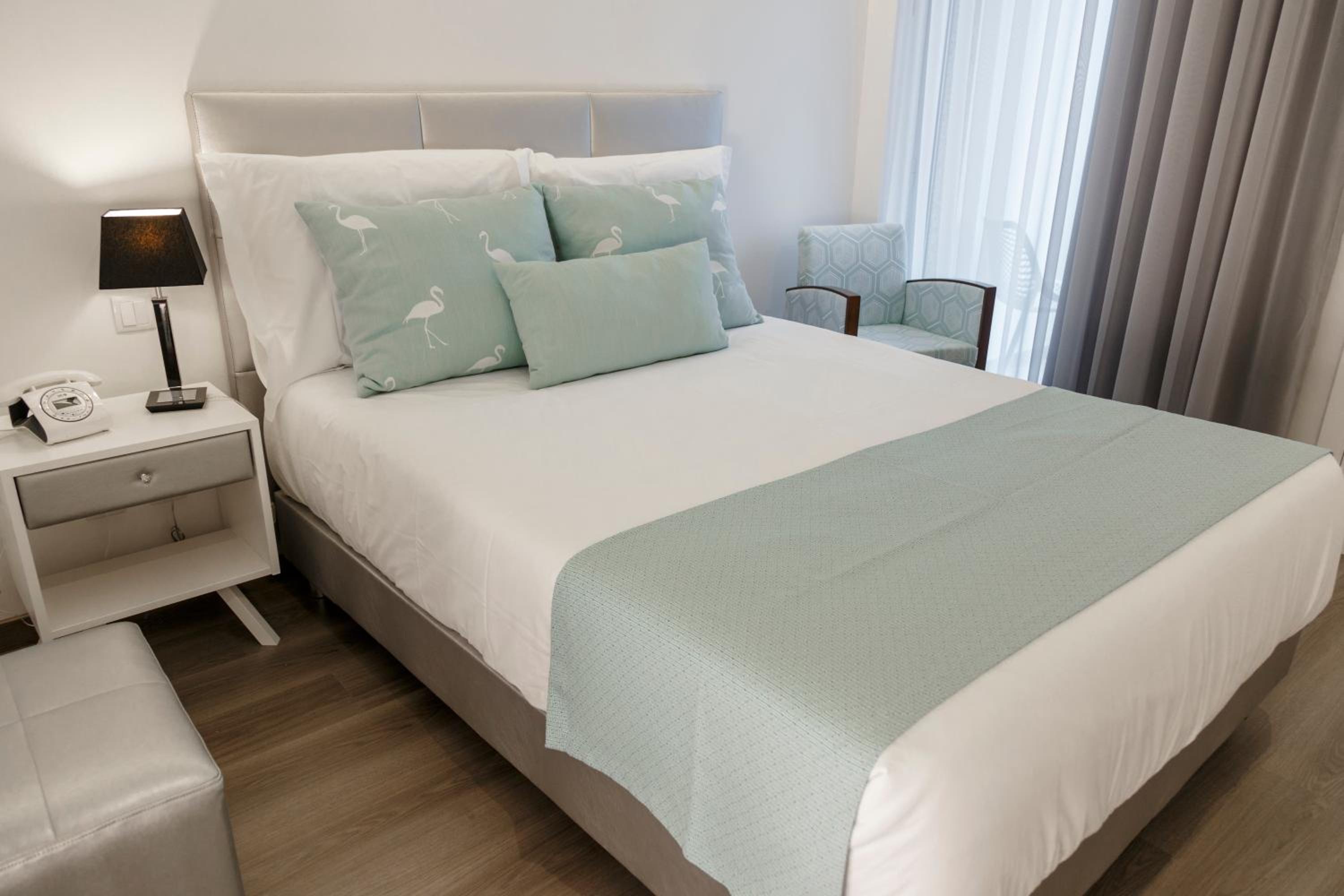 Double or Twin Room with Square View Balcony photo 3