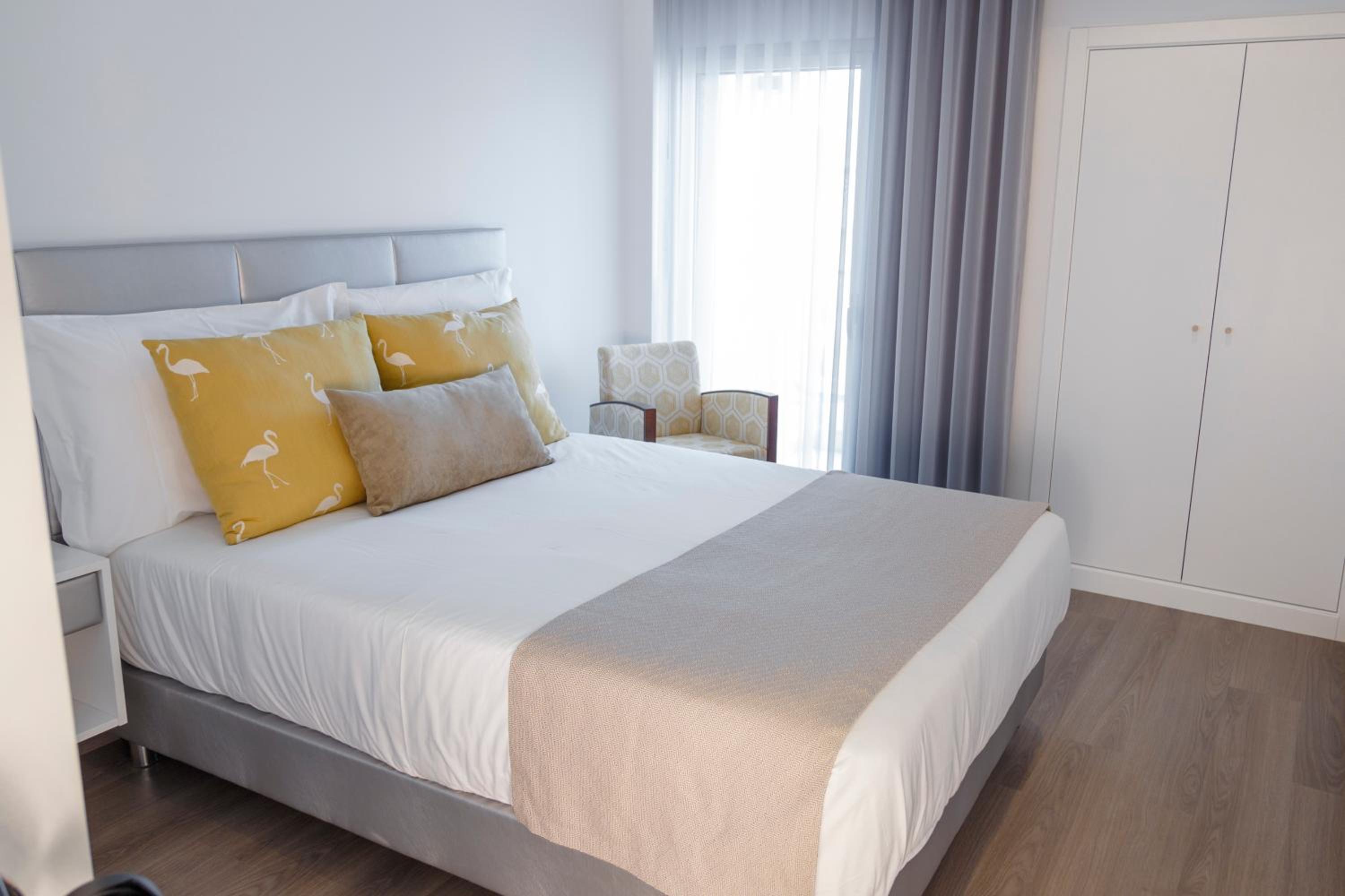 Double or Twin Room with Square View Balcony photo 2