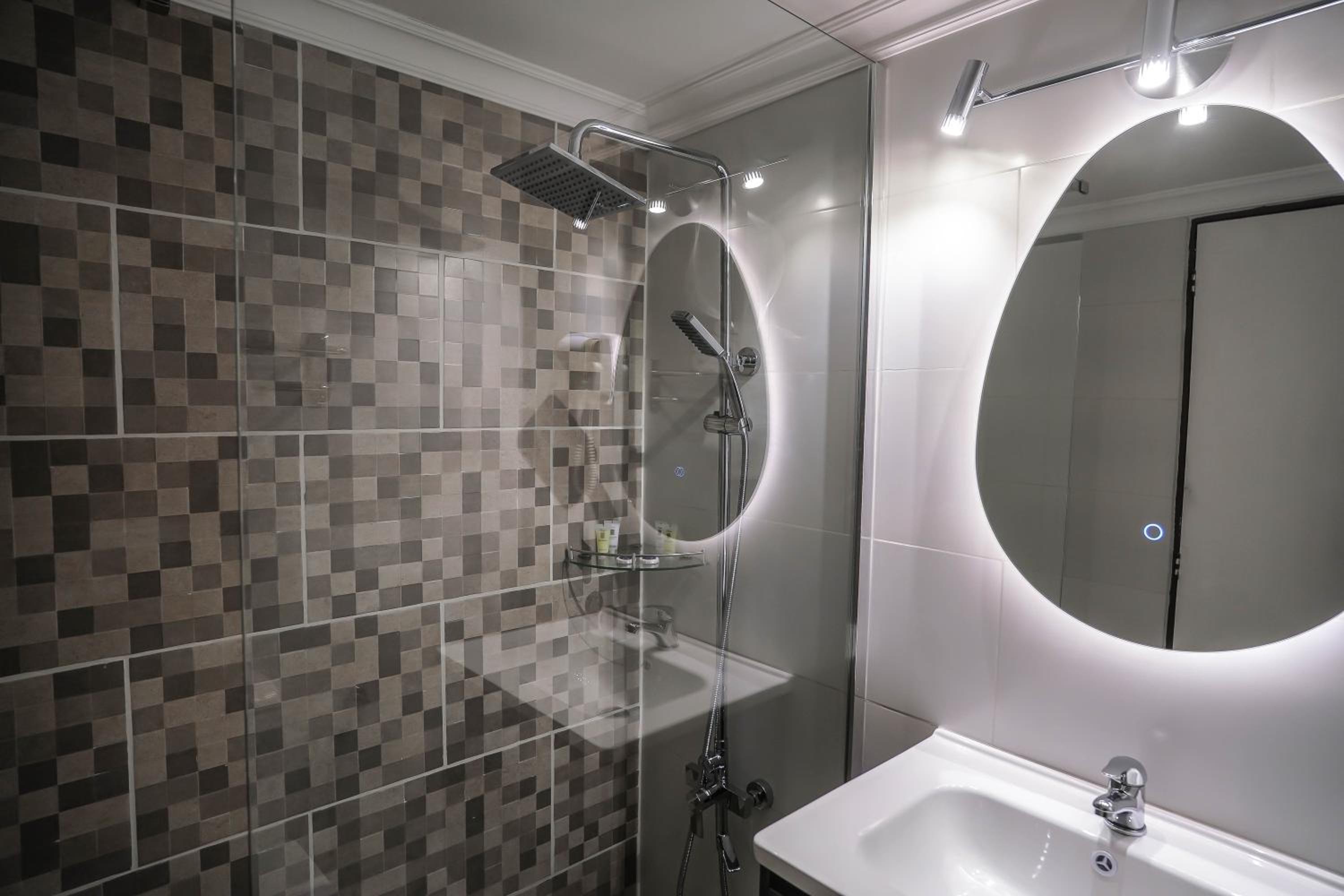 Superior King Suite