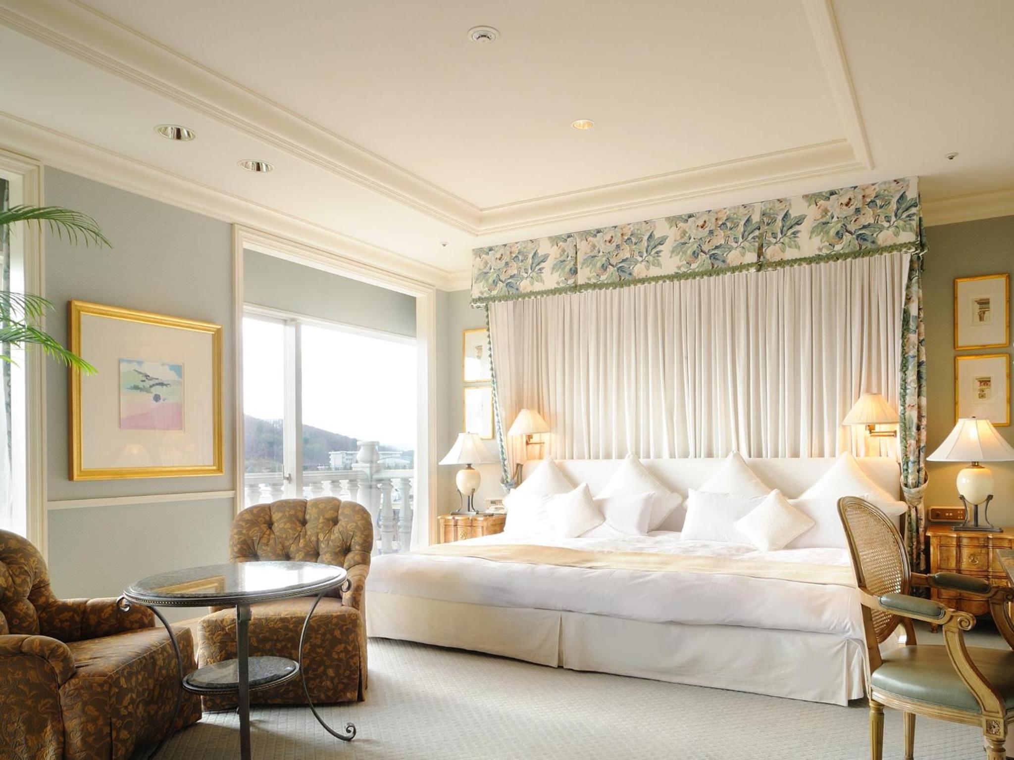 Royal Suite with Garden View - Non-Smoking photo 1