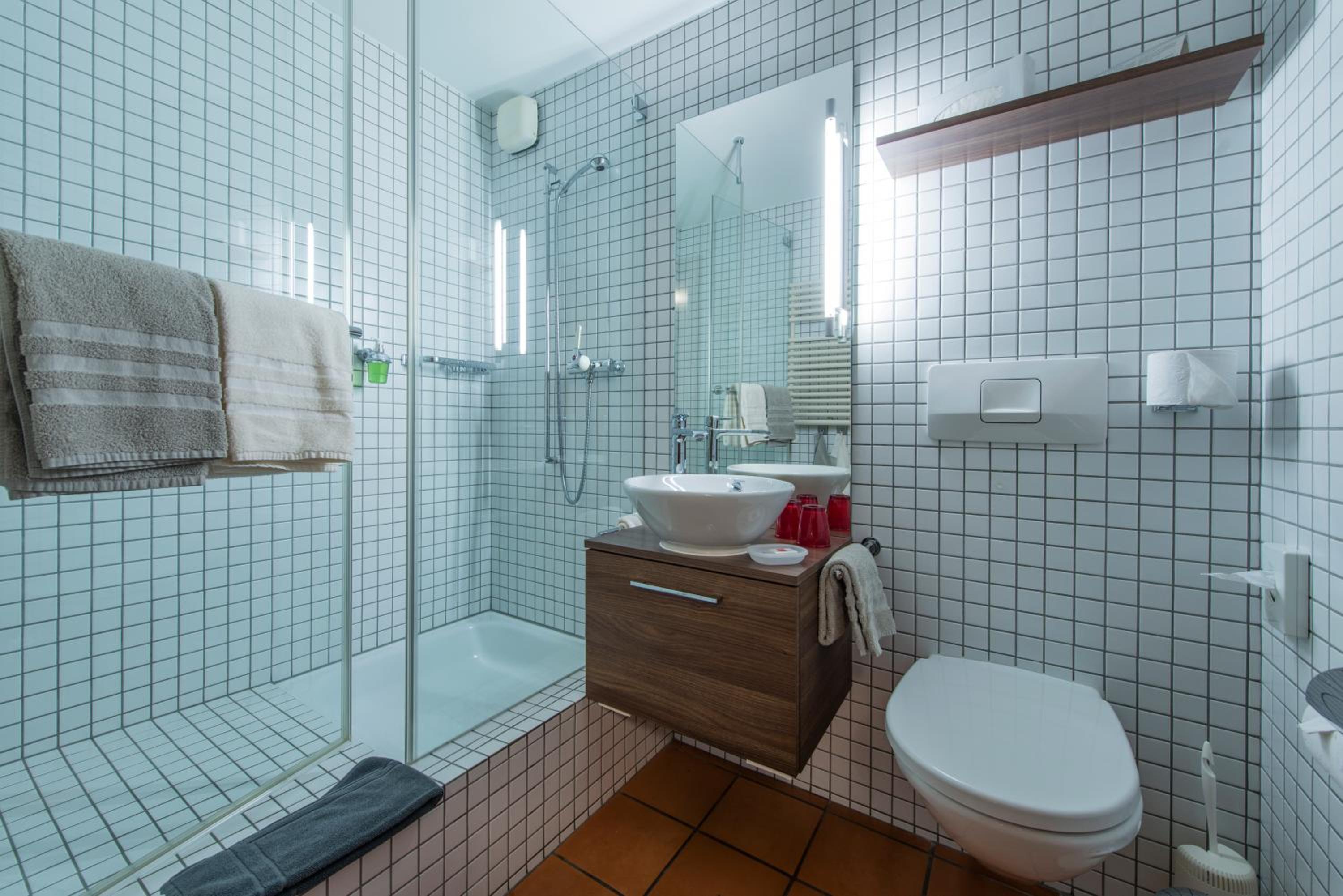 Double Room with Balcony - Photo 8