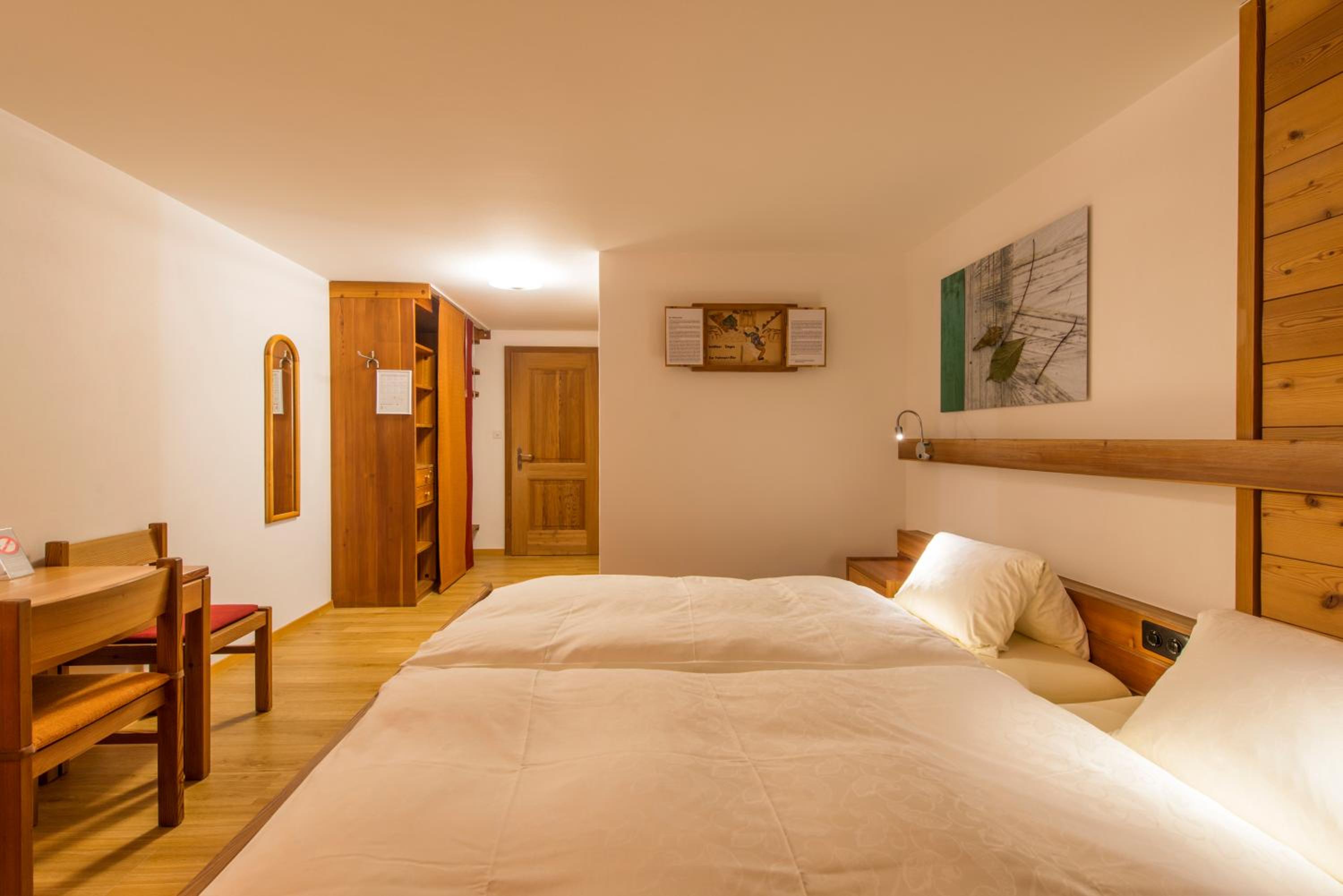 Double Room with Balcony - Photo 10