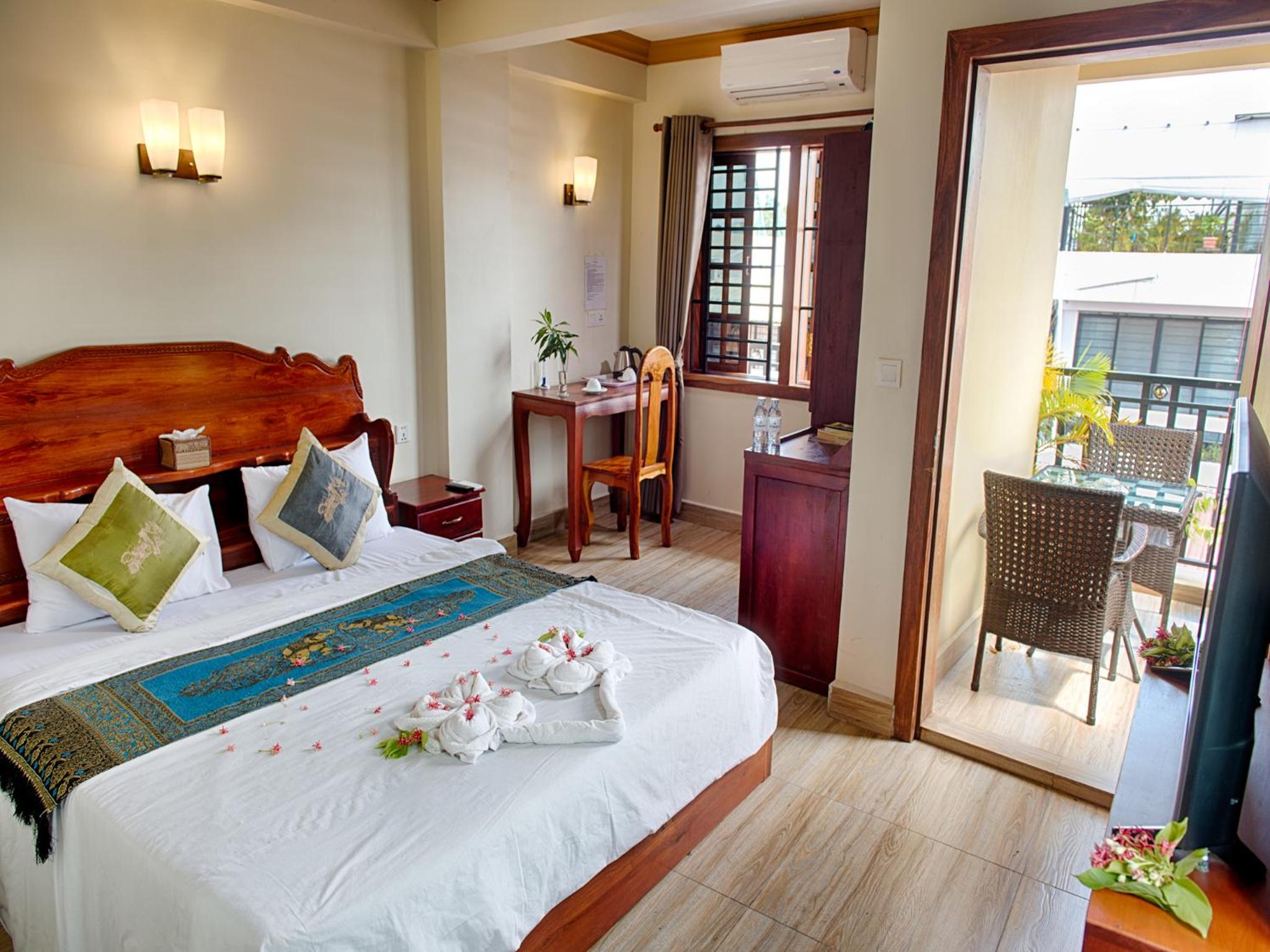 Deluxe Double Room with Balcony photo 3