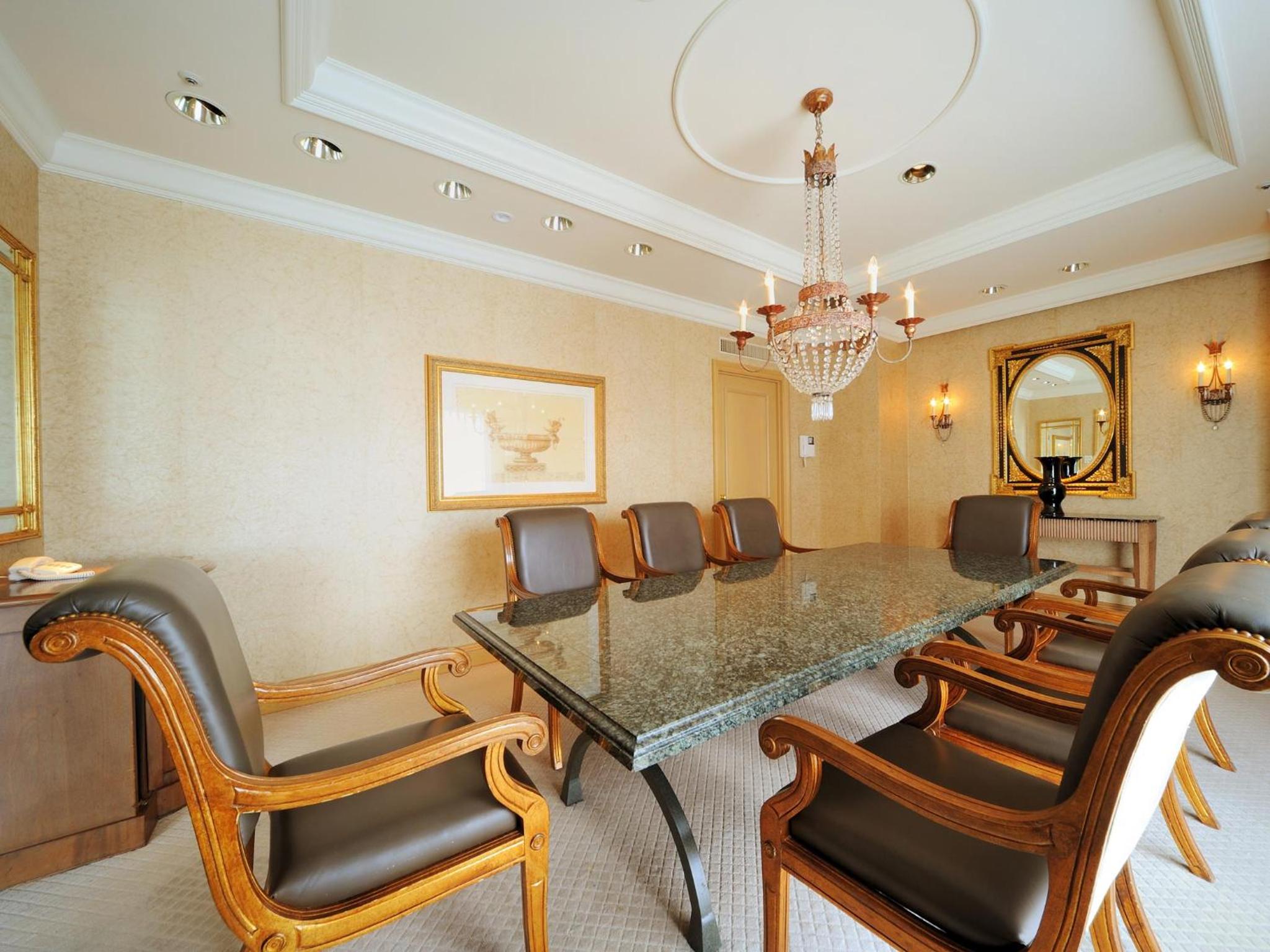 Royal Suite with Garden View - Non-Smoking photo 3