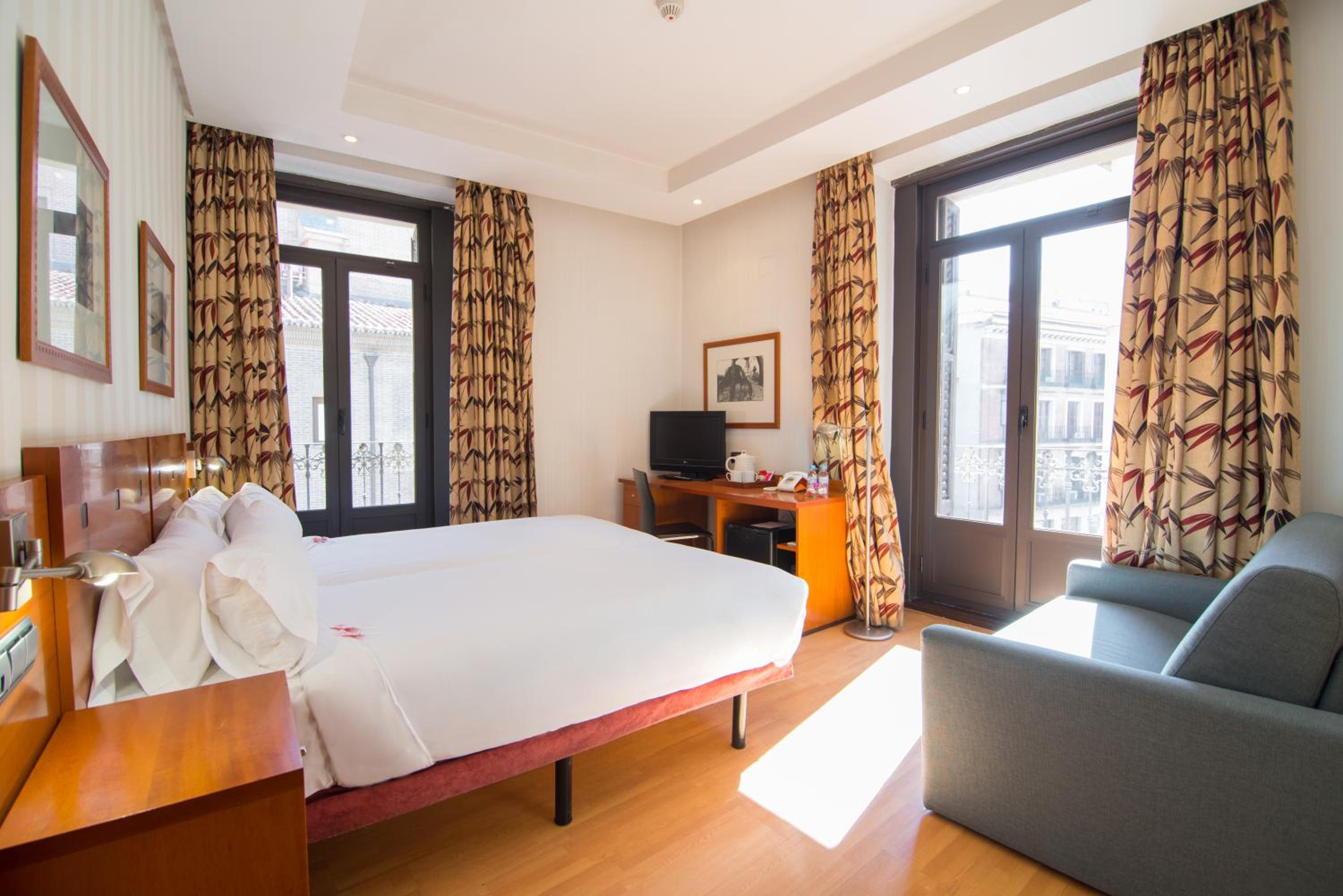 Double Room with View - Photo 1