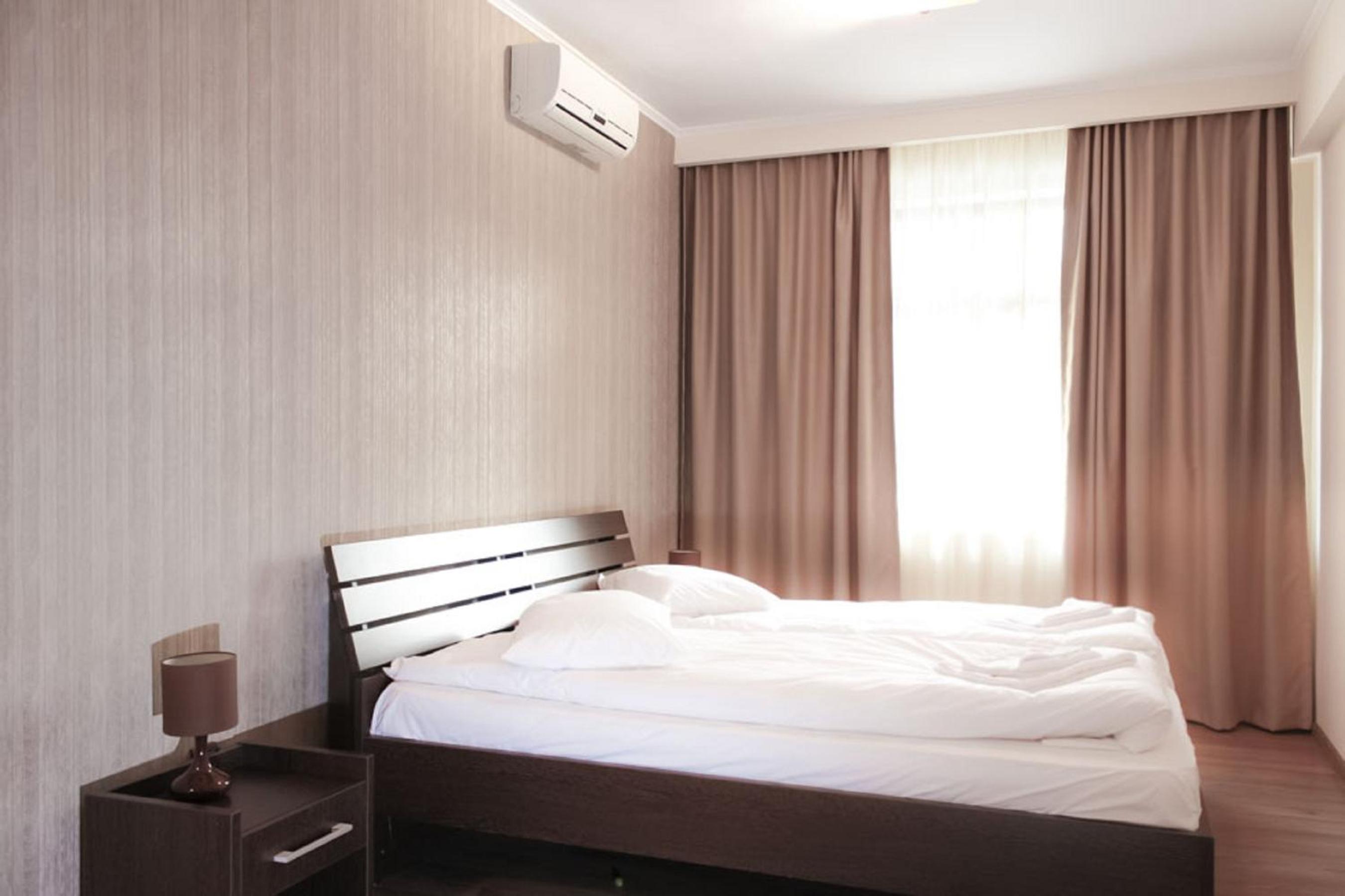 One Twin Bedroom Suite - Photo 2