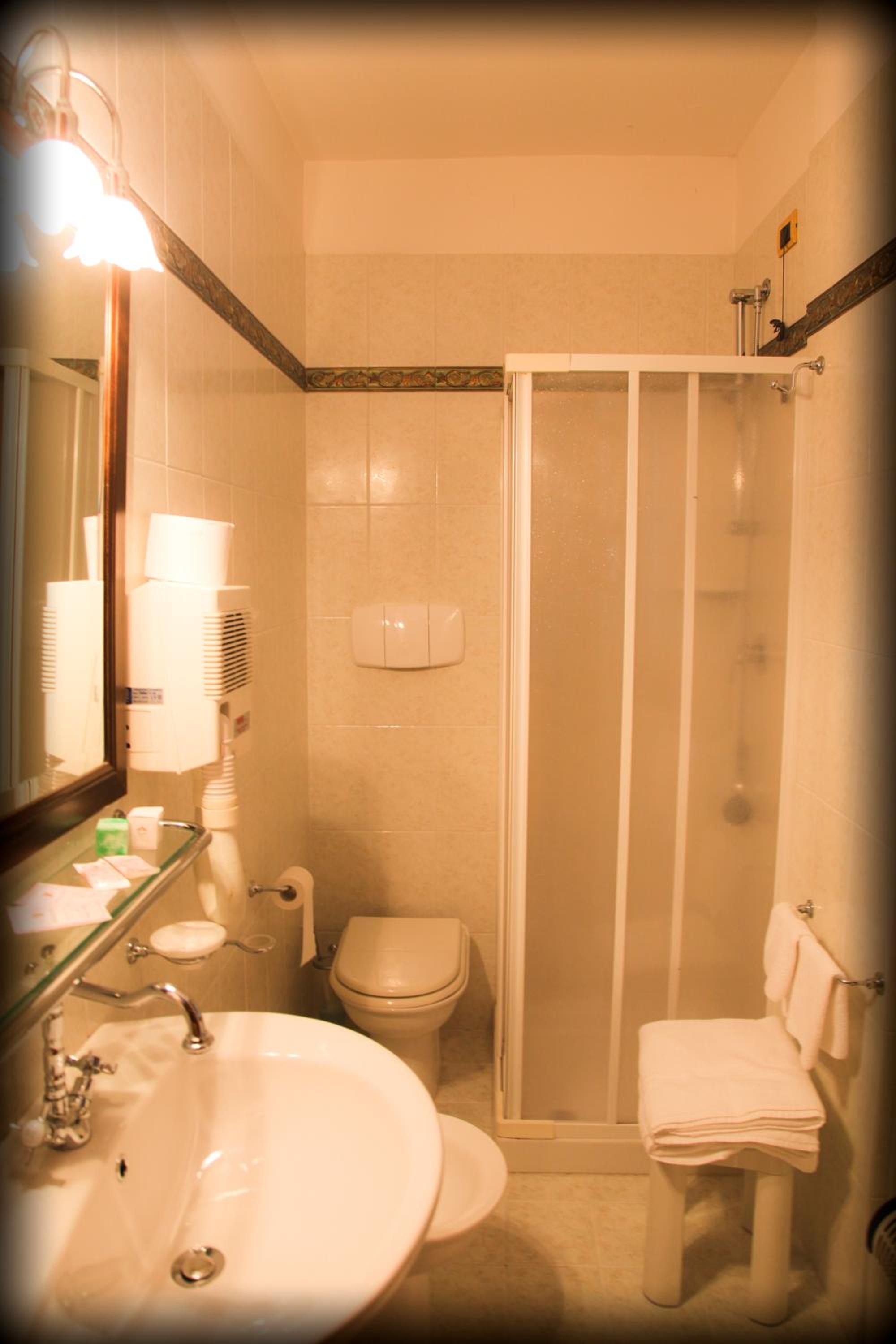 Double or Twin Room photo 3