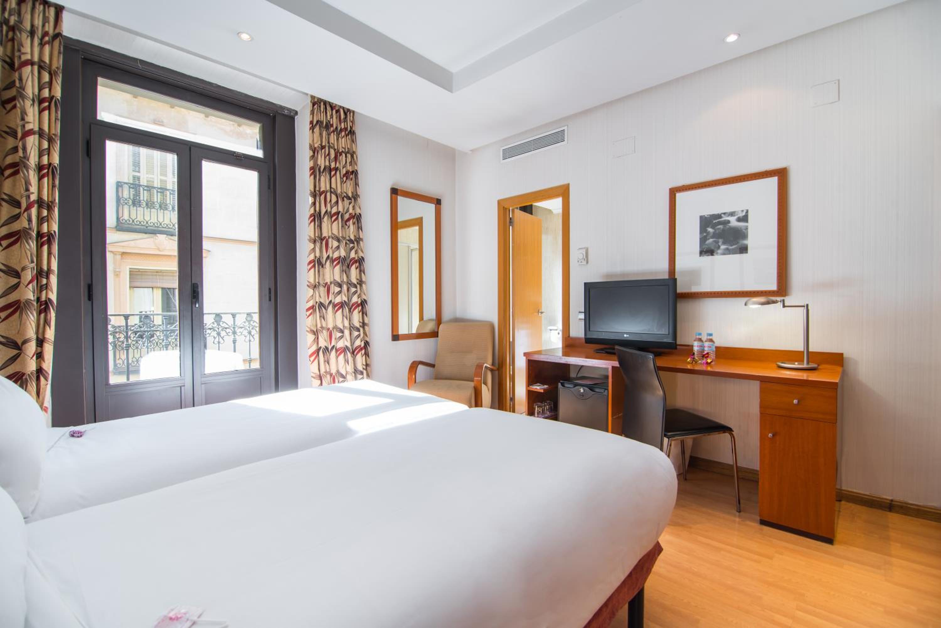 Double or Twin Room - Photo 1