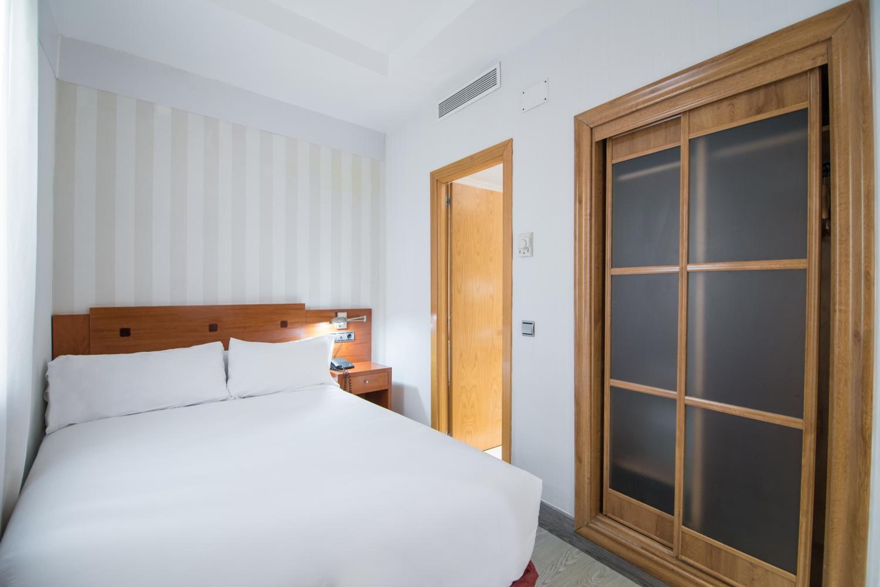 Small Double Room - Photo 5
