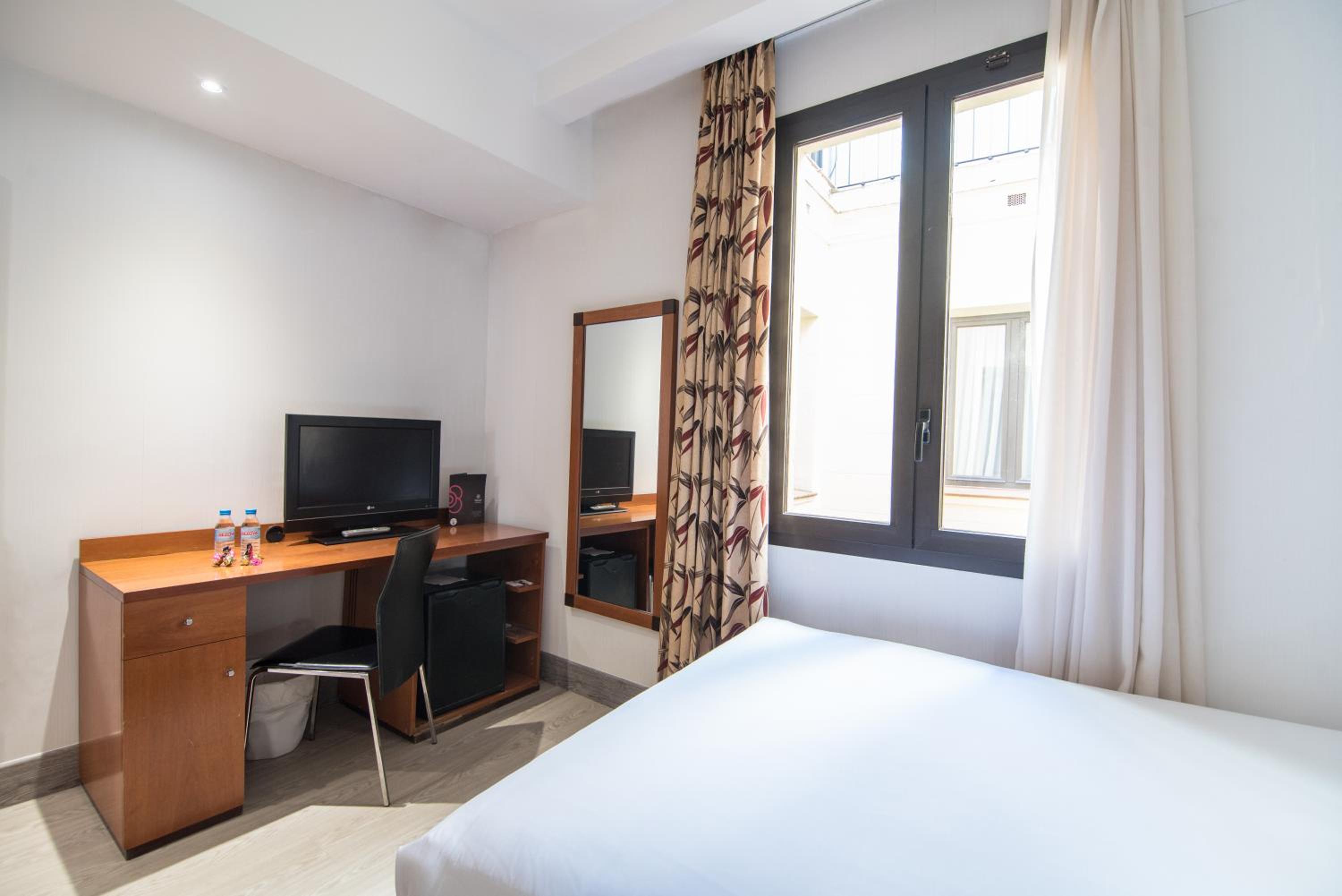 Small Double Room - Photo 1