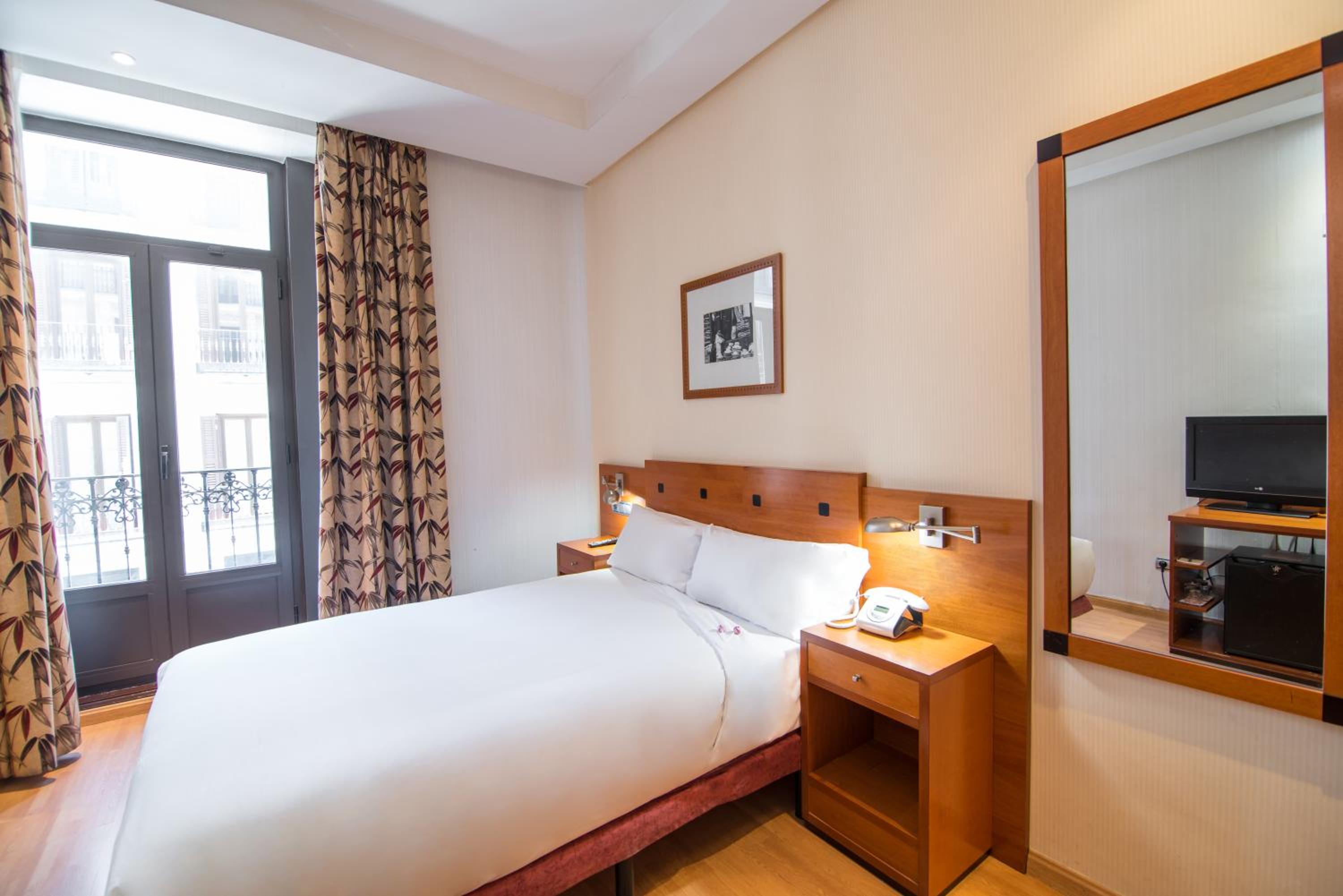 Double or Twin Room - Photo 2