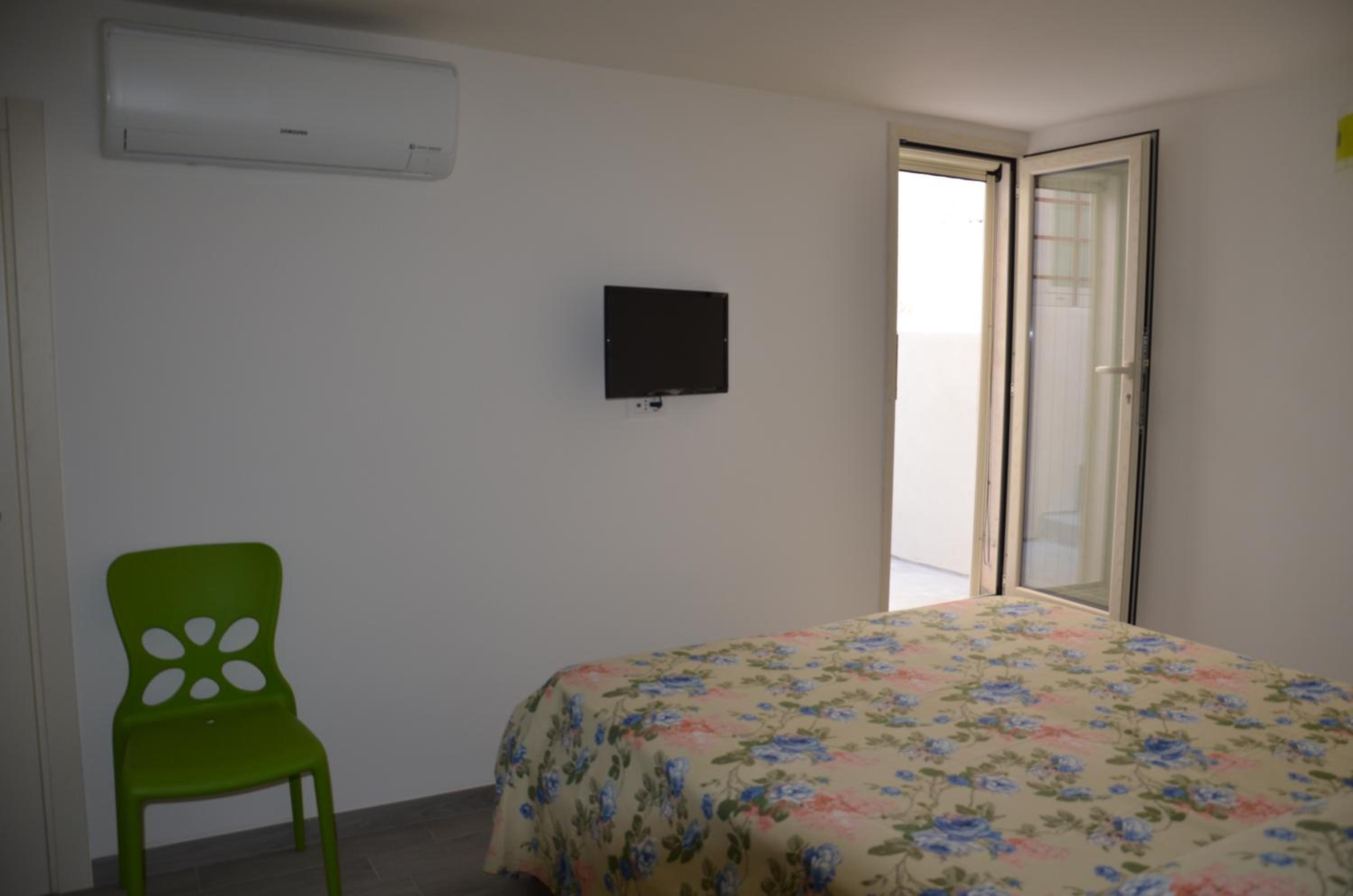 Apartment with Terrace - Photo 19