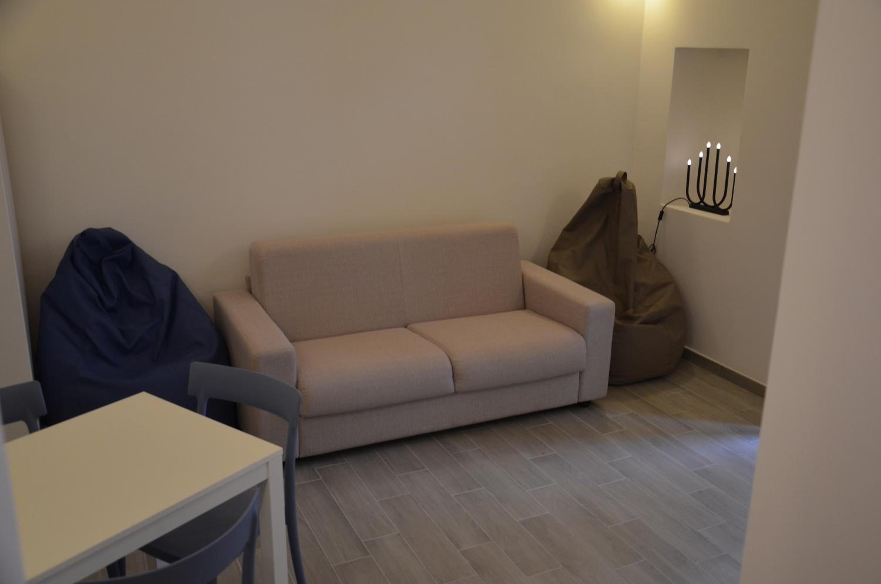 Apartment with Terrace - Photo 21