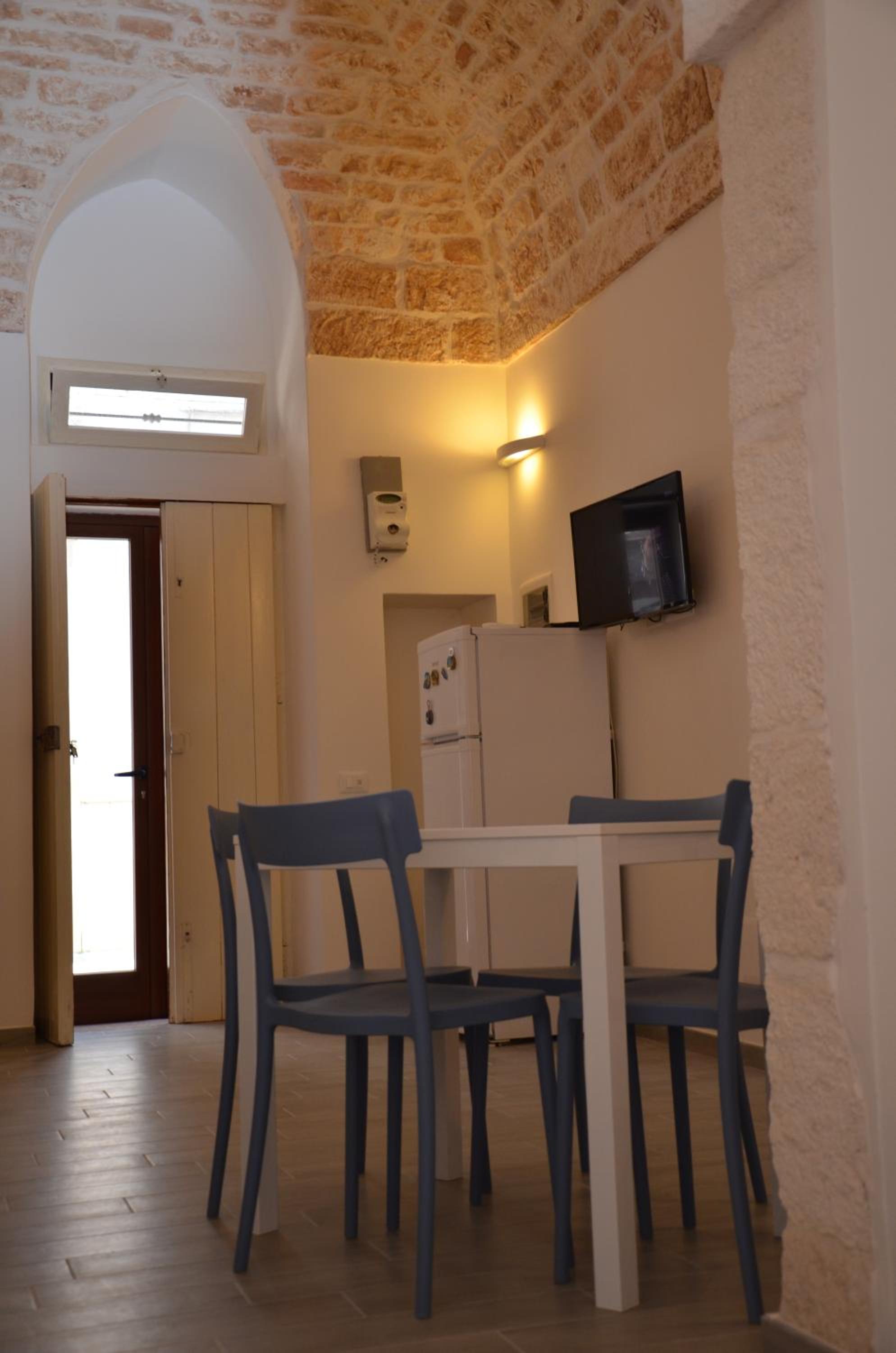 Apartment with Terrace - Photo 22