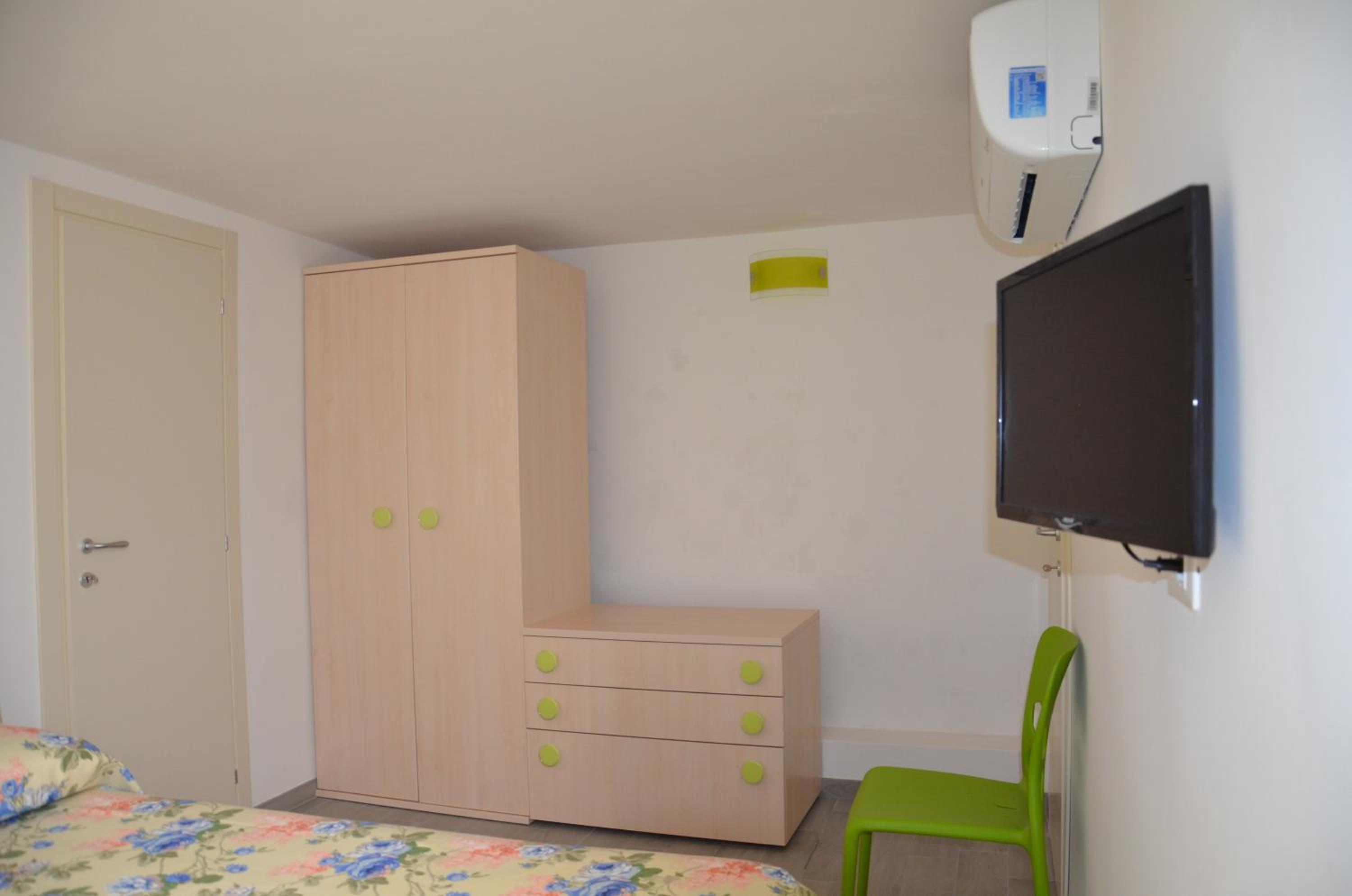 Apartment with Terrace - Photo 28