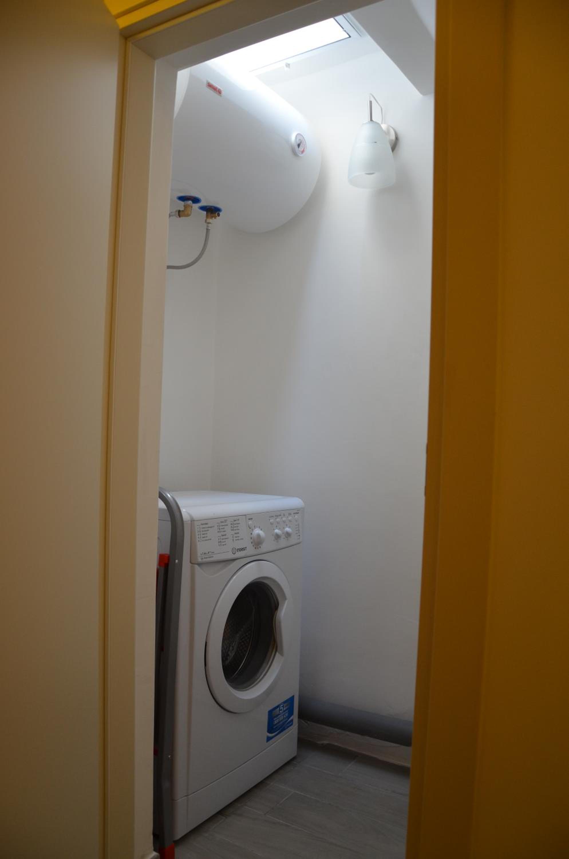 Apartment with Terrace - Photo 30