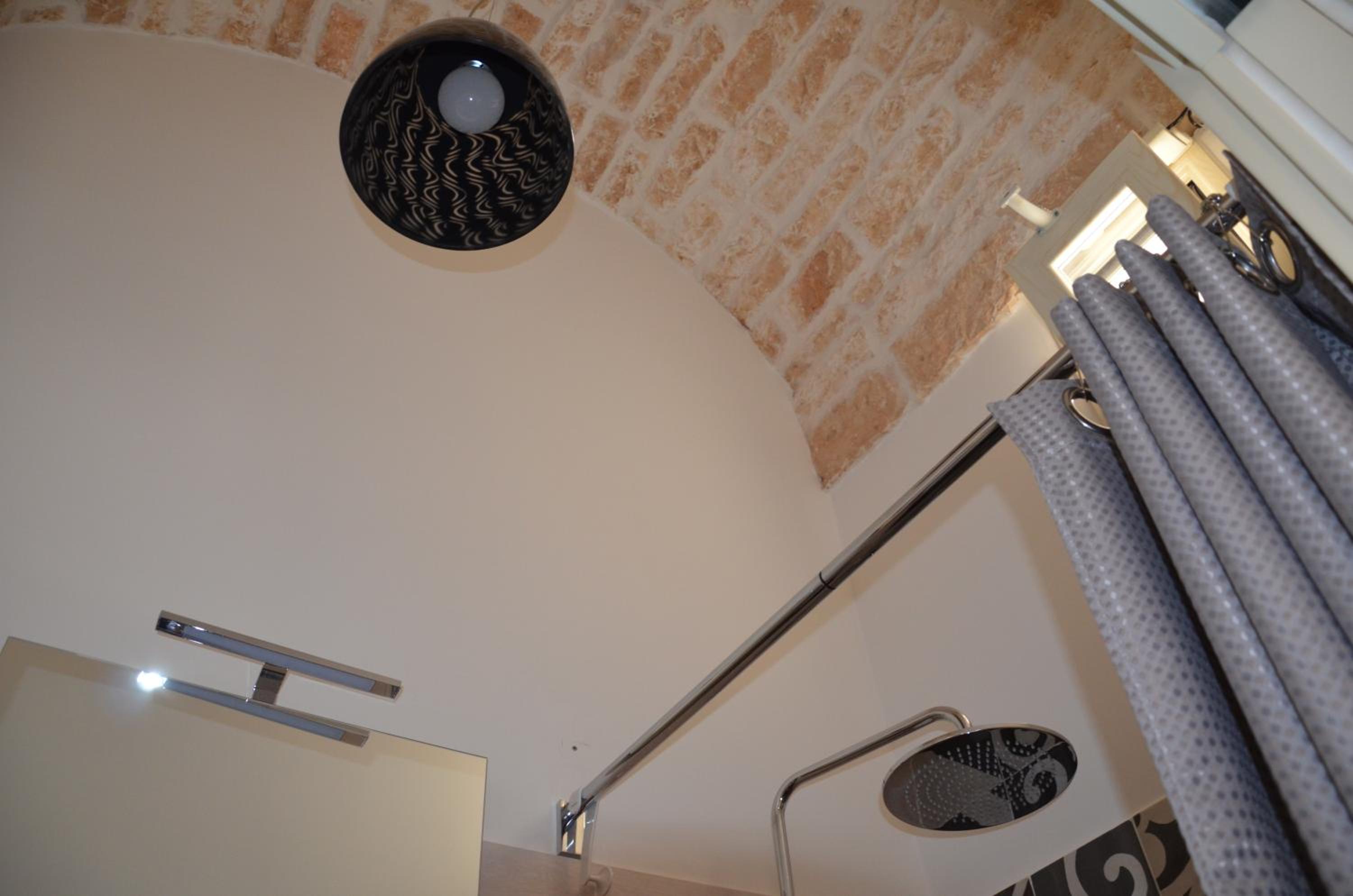 Apartment with Terrace - Photo 6