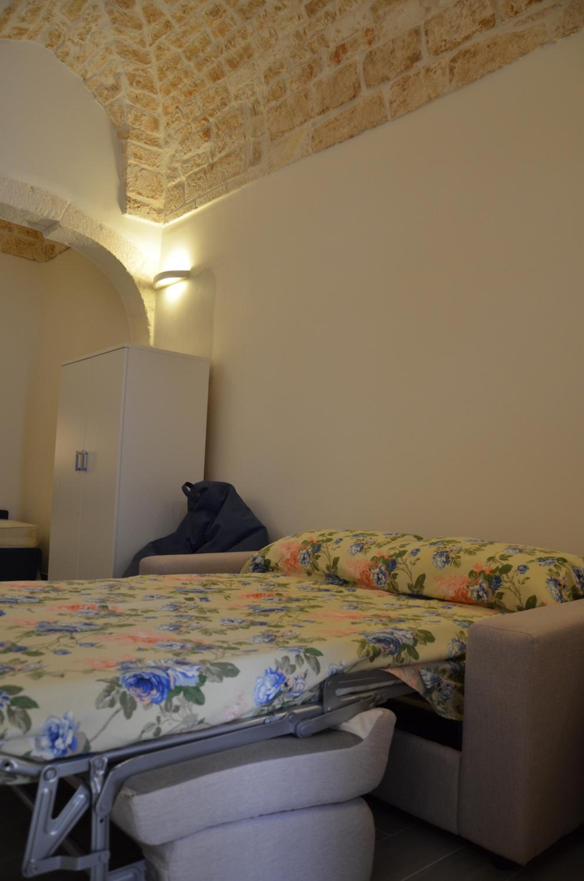 Apartment with Terrace - Photo 7