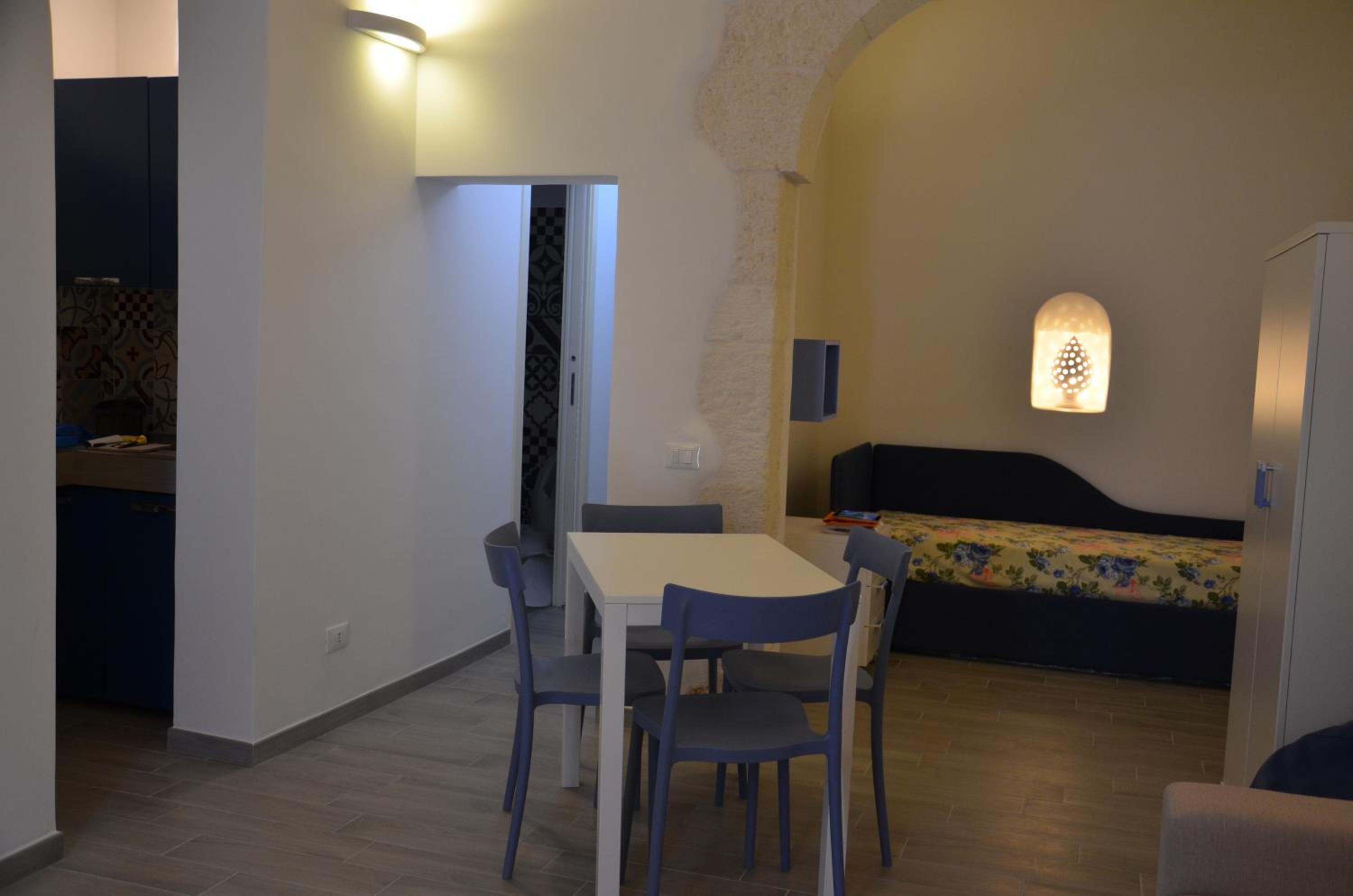 Apartment with Terrace - Photo 8