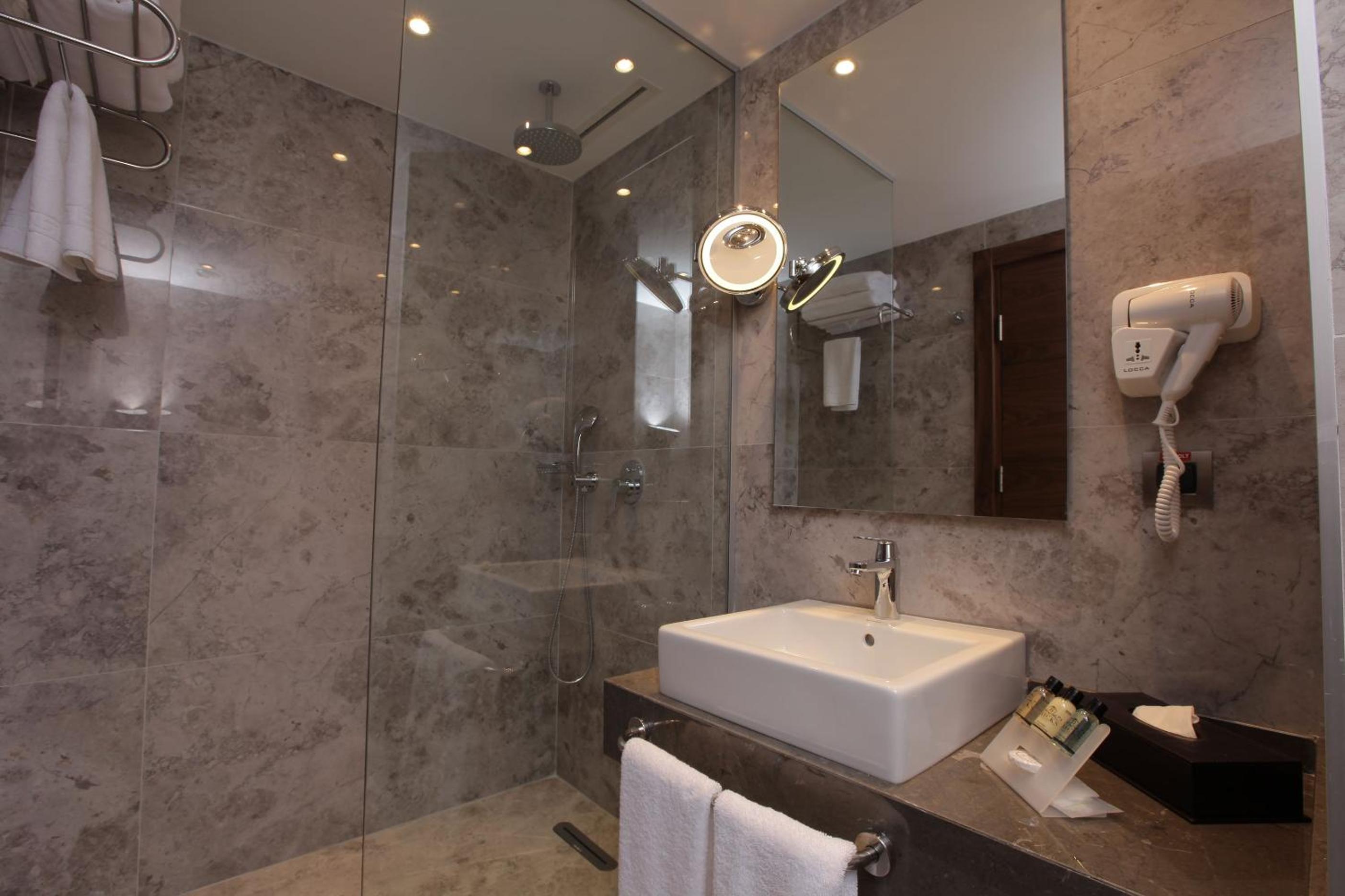 Superior King Room photo 2