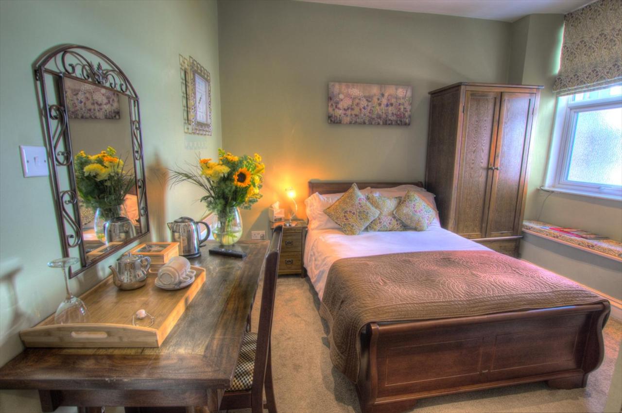 Small Double/Single Room