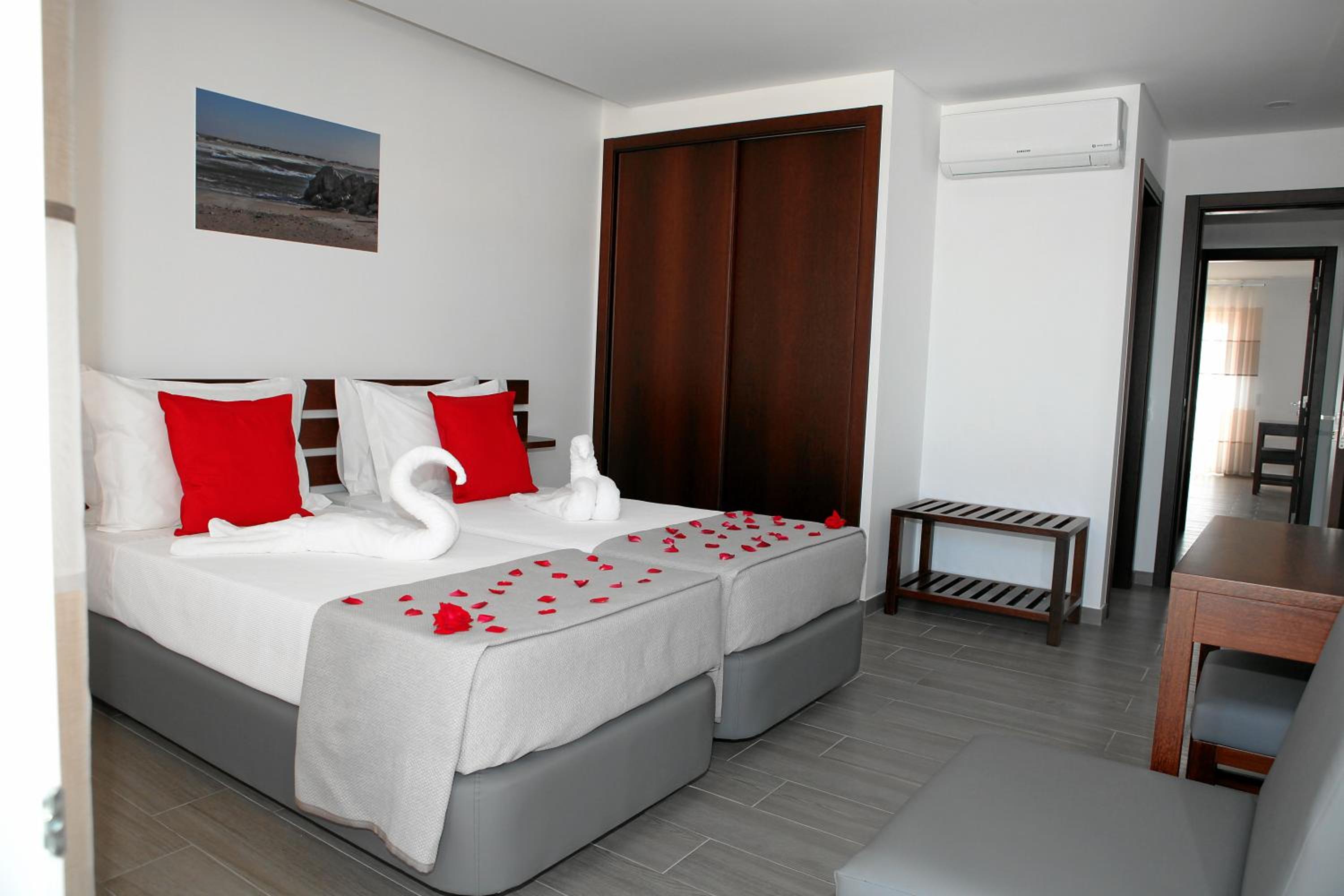 Twin Room with Sea View photo 3