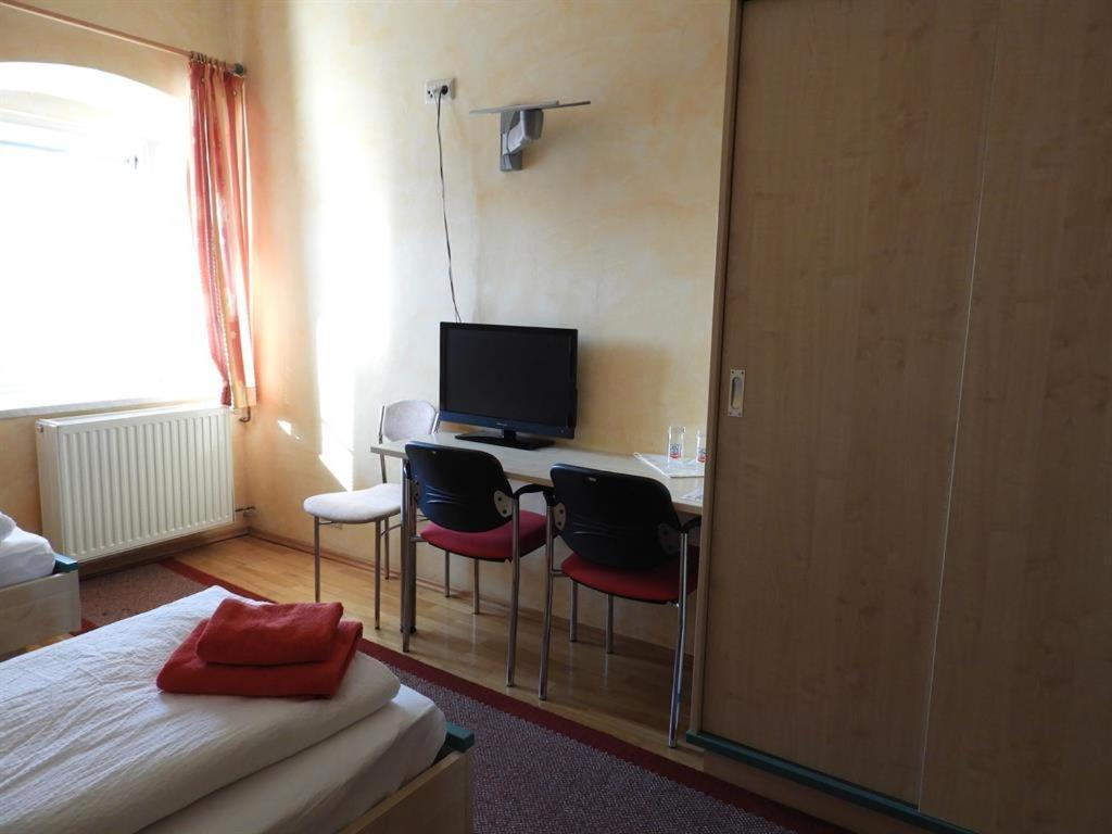 Twin Room with Shared Toilet