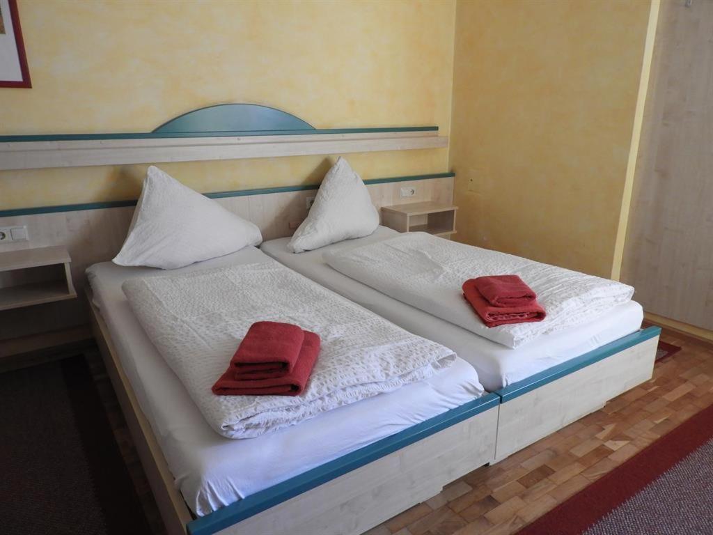 Double or Twin Room Shower/Toilet