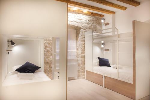 Bunk Bed in 5-Bed Mixed Dormitory Room photo 1
