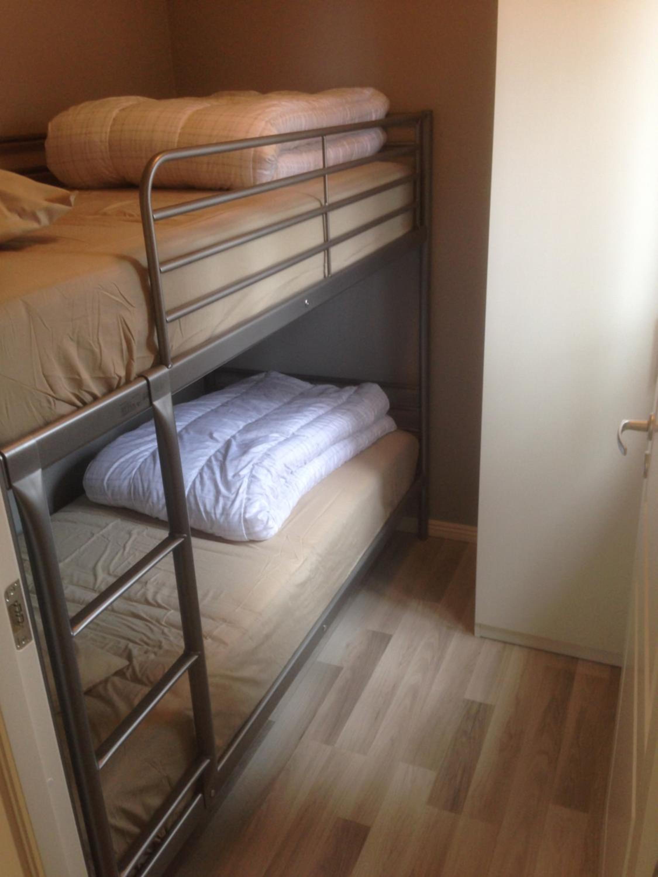 Quadruple Room with Private Bathroom - Photo 1