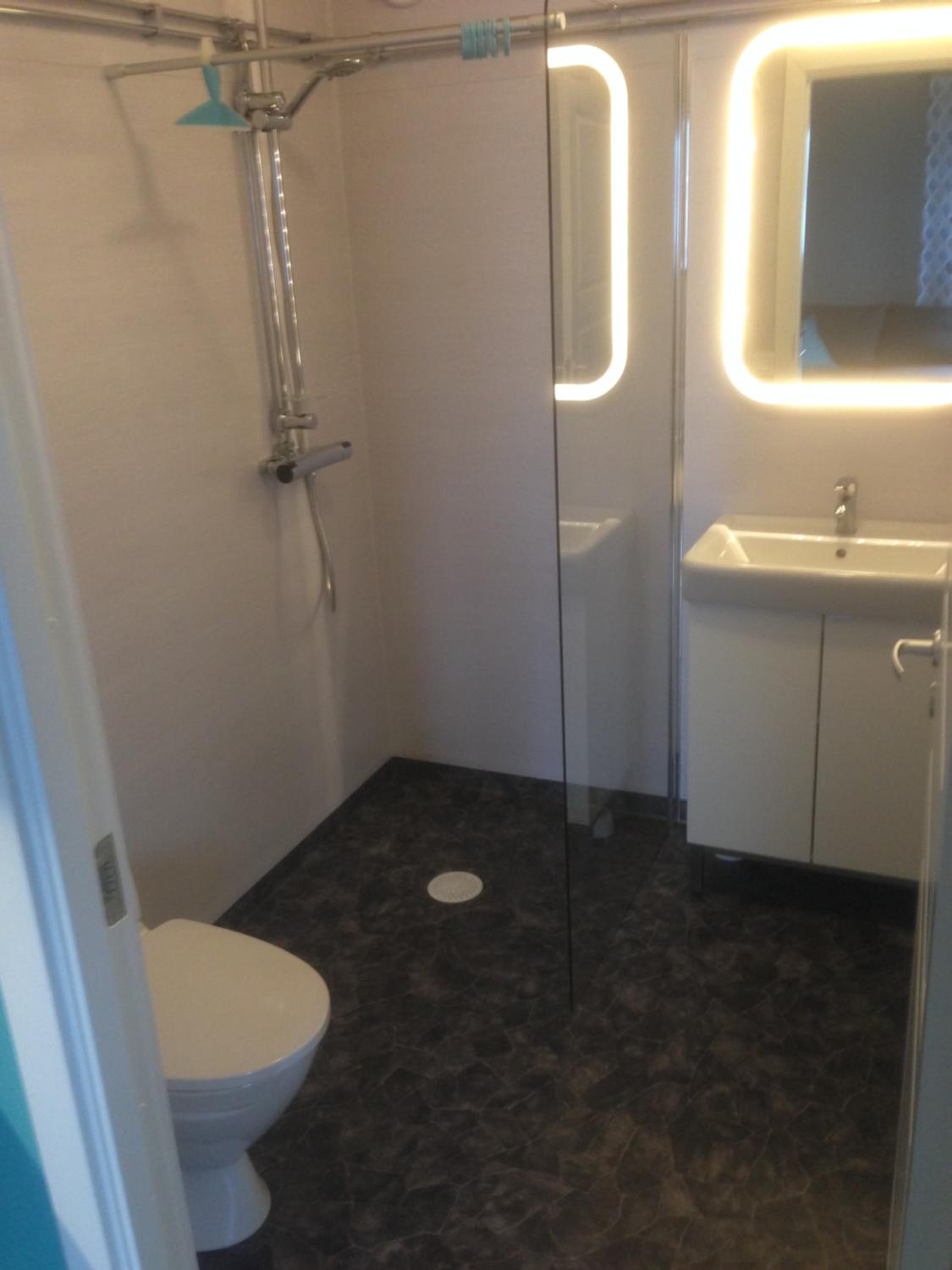 Quadruple Room with Private Bathroom - Photo 6
