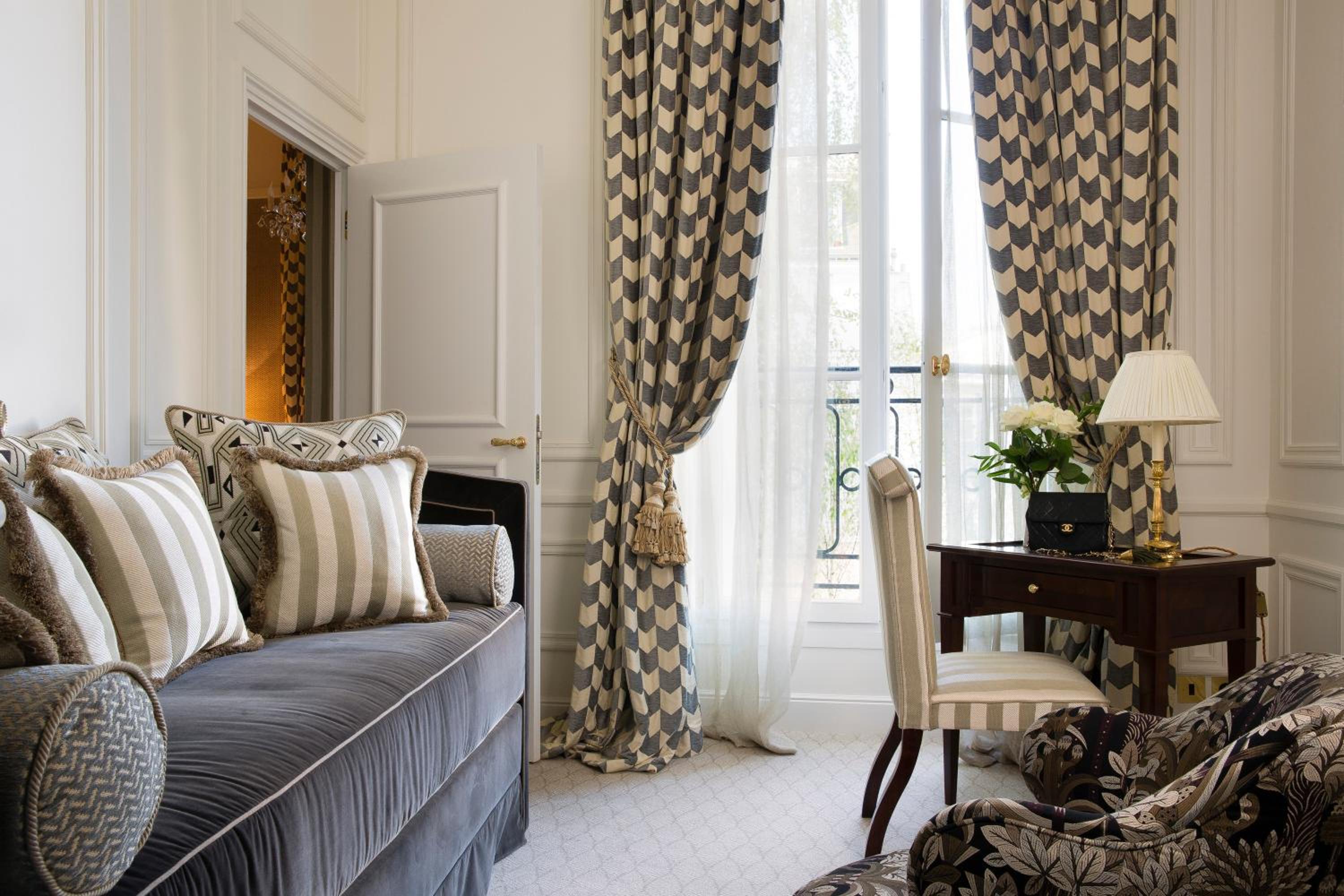 Deluxe Junior Suite photo 3
