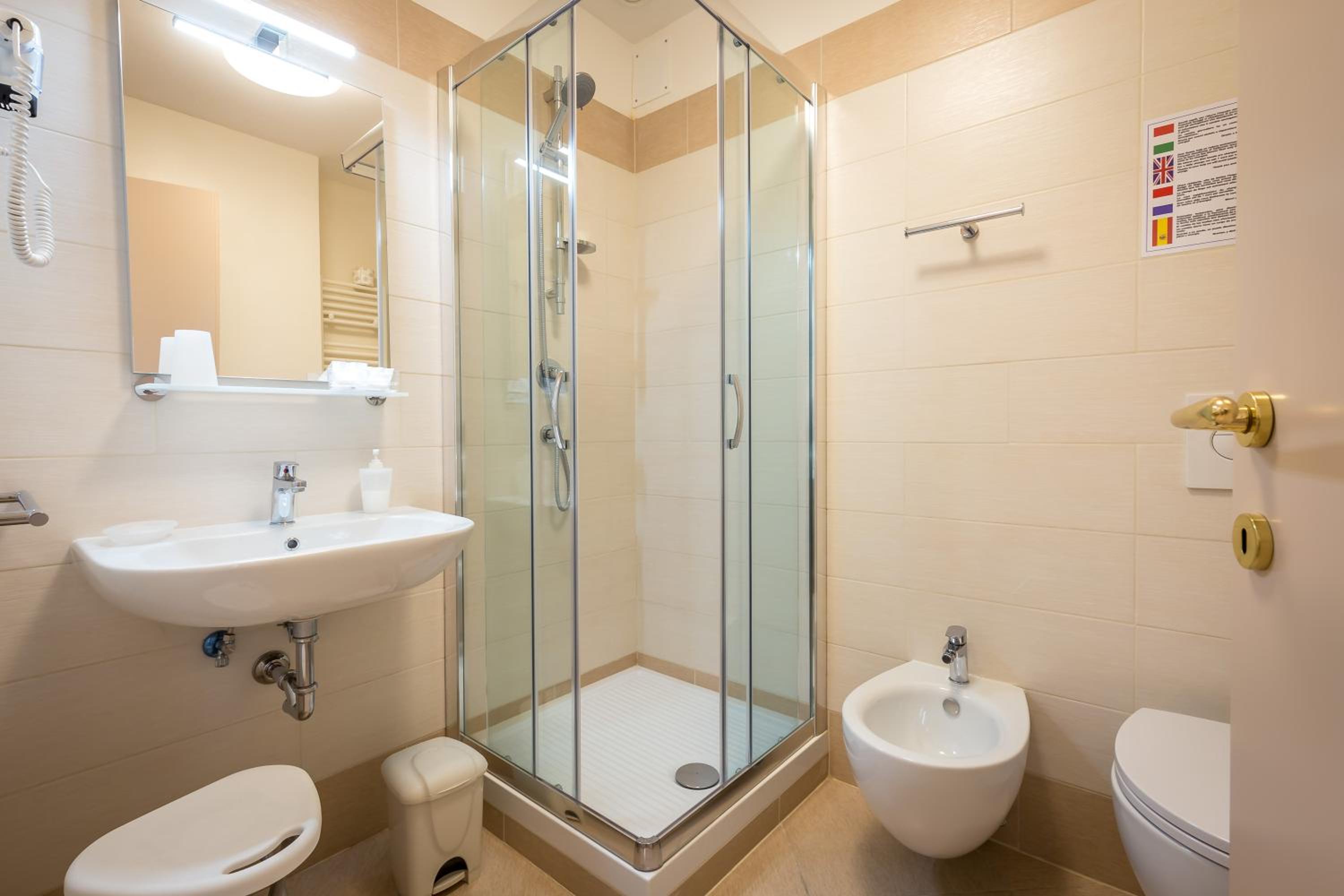 Deluxe Double or Twin Room photo 2
