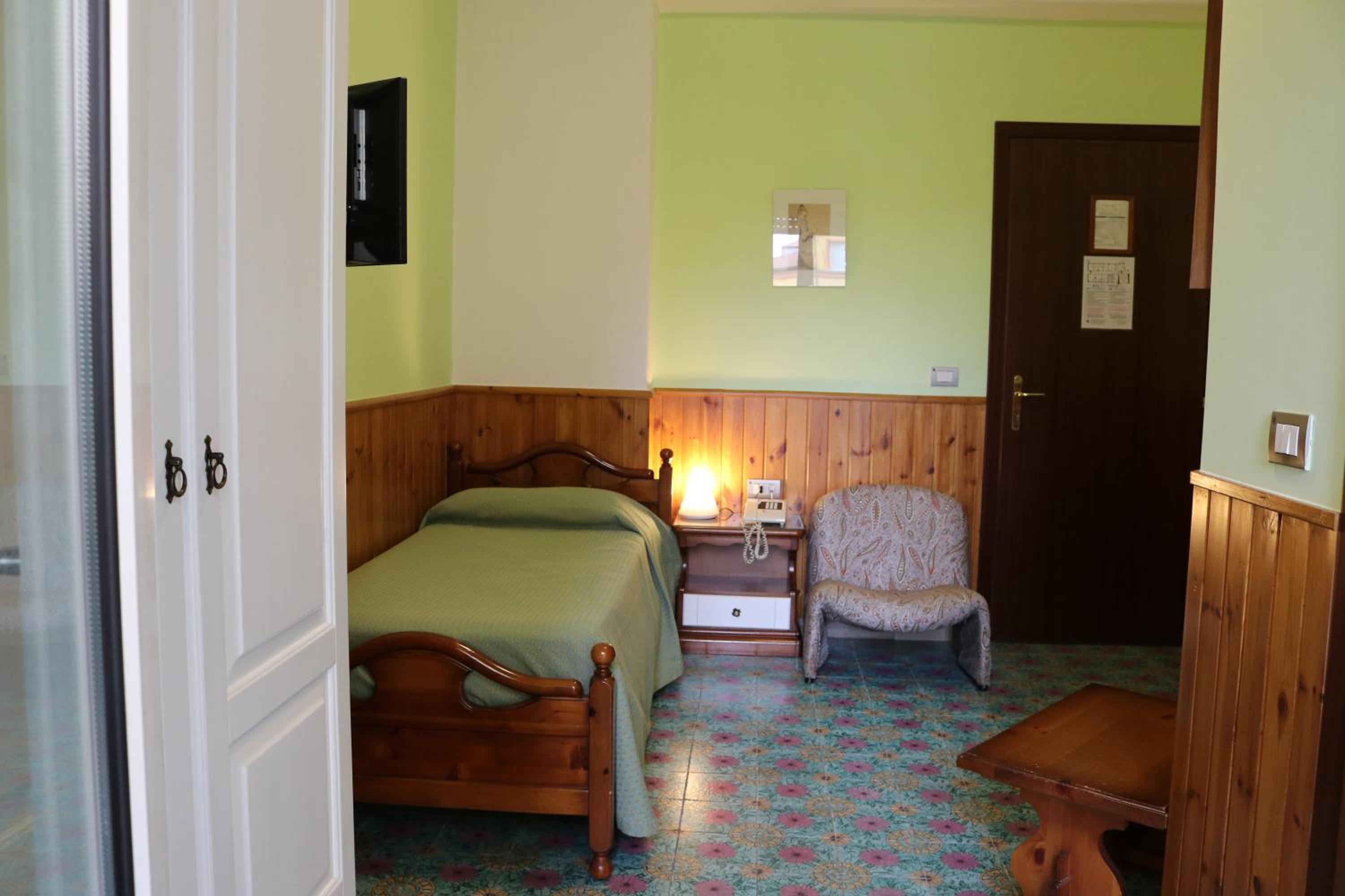 Single Room photo 3