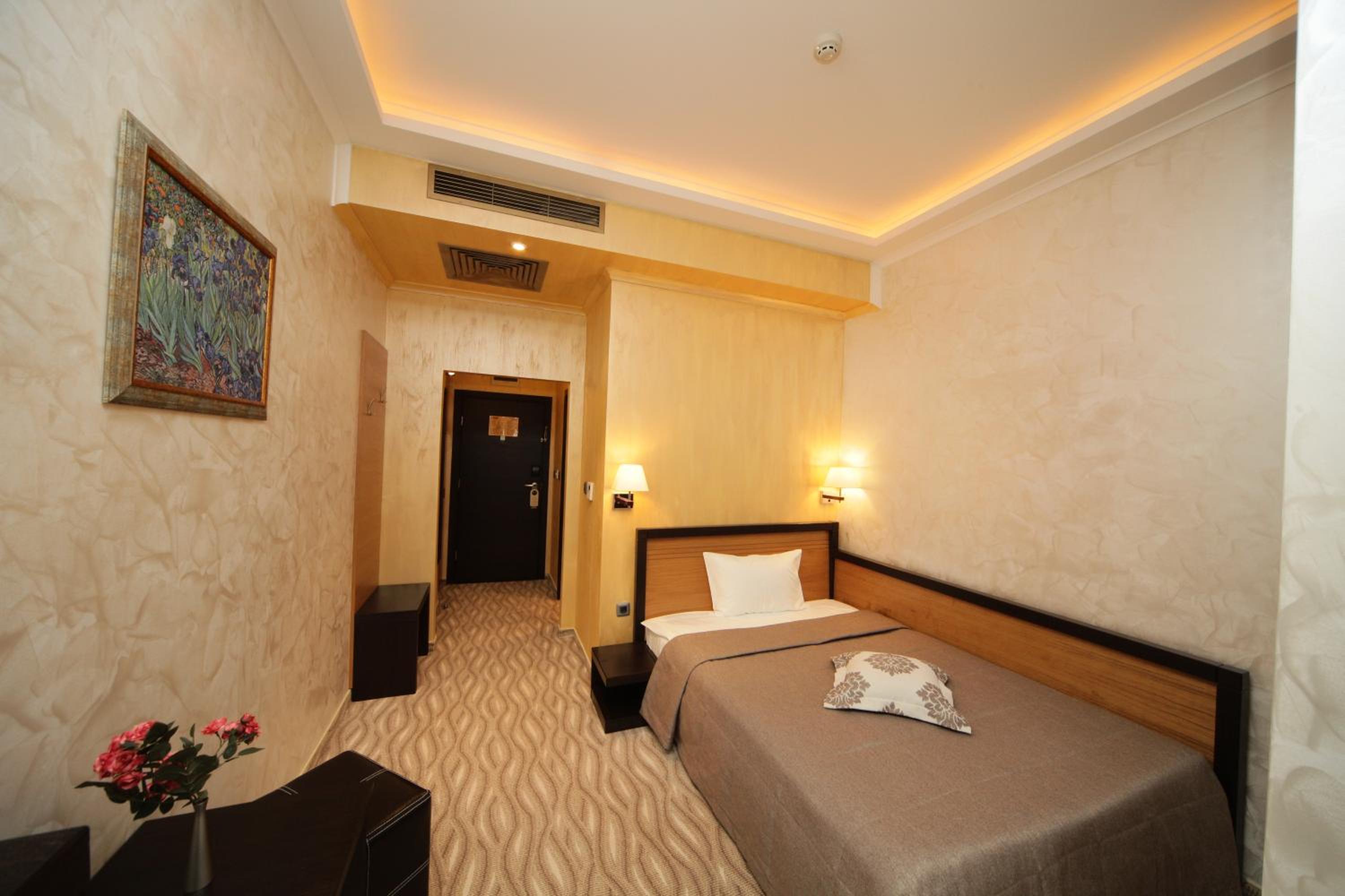 Double Room - Photo 15