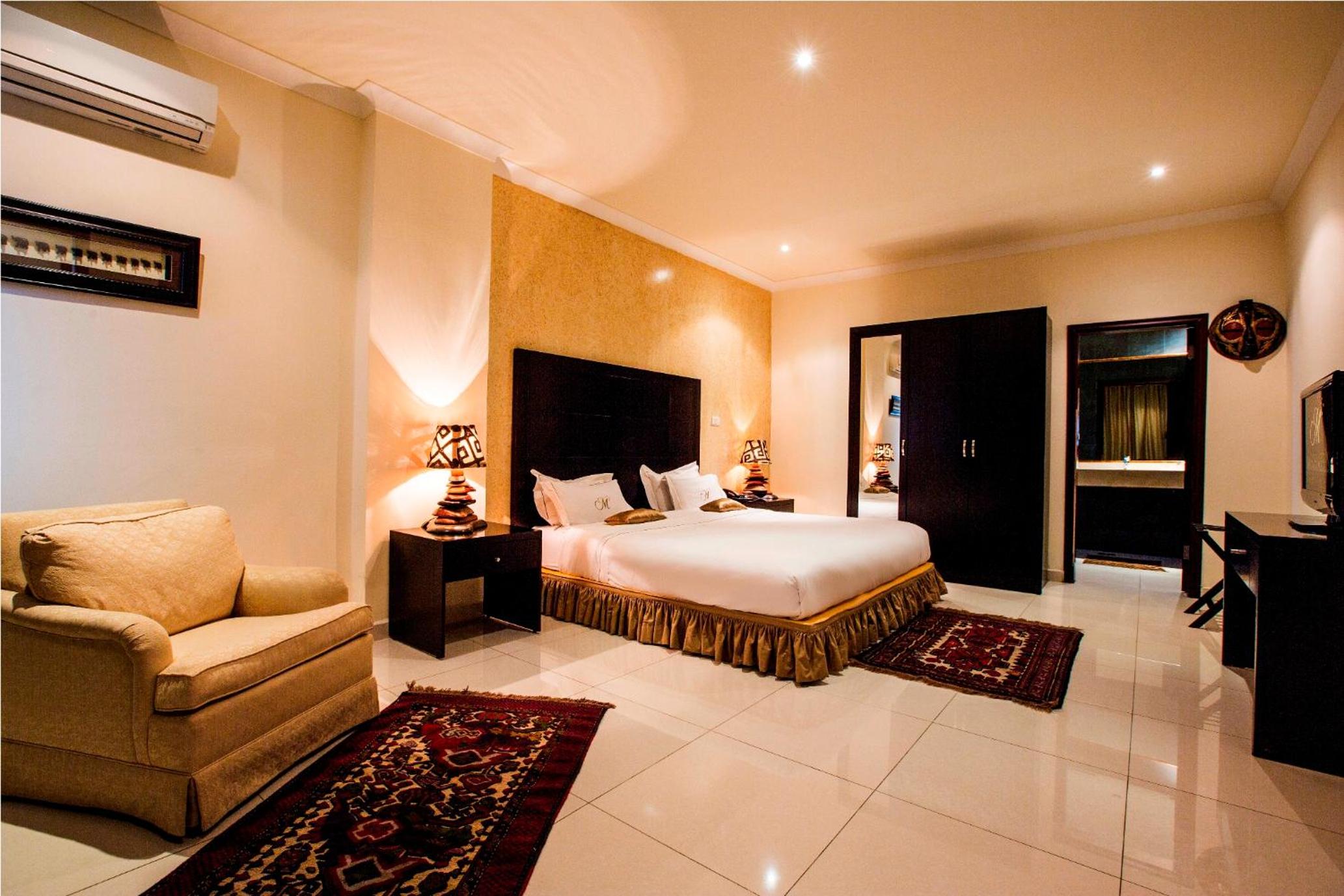 King Suite with Spa Bath photo 3